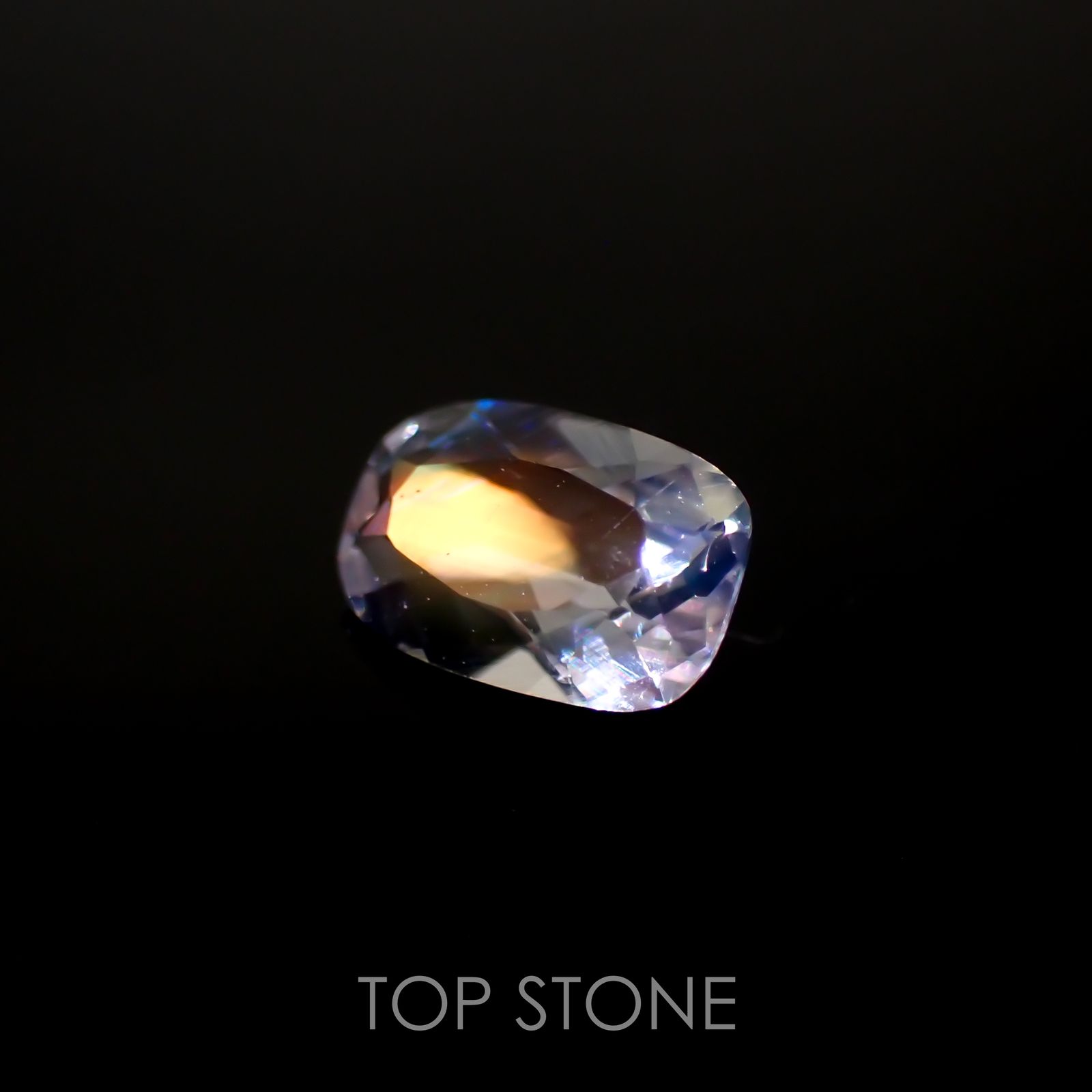 レインボームーンストーン(宝石名ラブラドライト)マダガスカル産 0.51ct 識別済[211113741]6.8x4.3mm前後