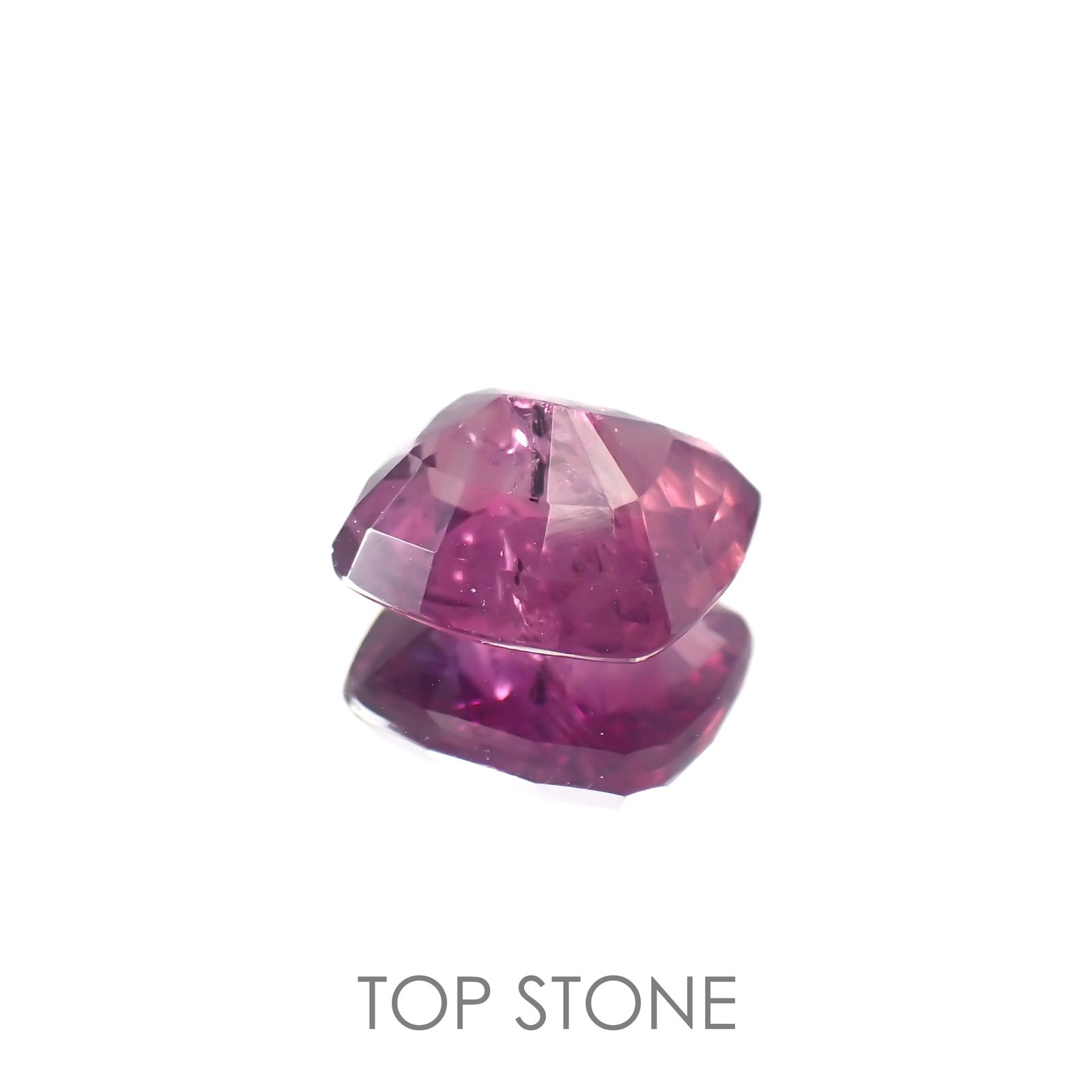 パープルサファイア(宝石名パープル・サファイア)カシミール産 2.390ct ソ付(彩珠)[221018937]8.2x7.3mm前後
