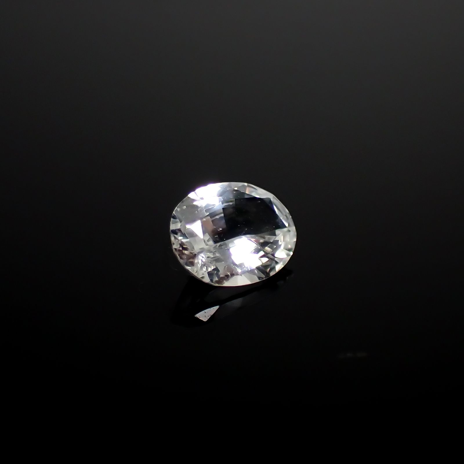 カラーレスサファイア スリランカ産 0.34ct[240527476]5x3.9mm前後