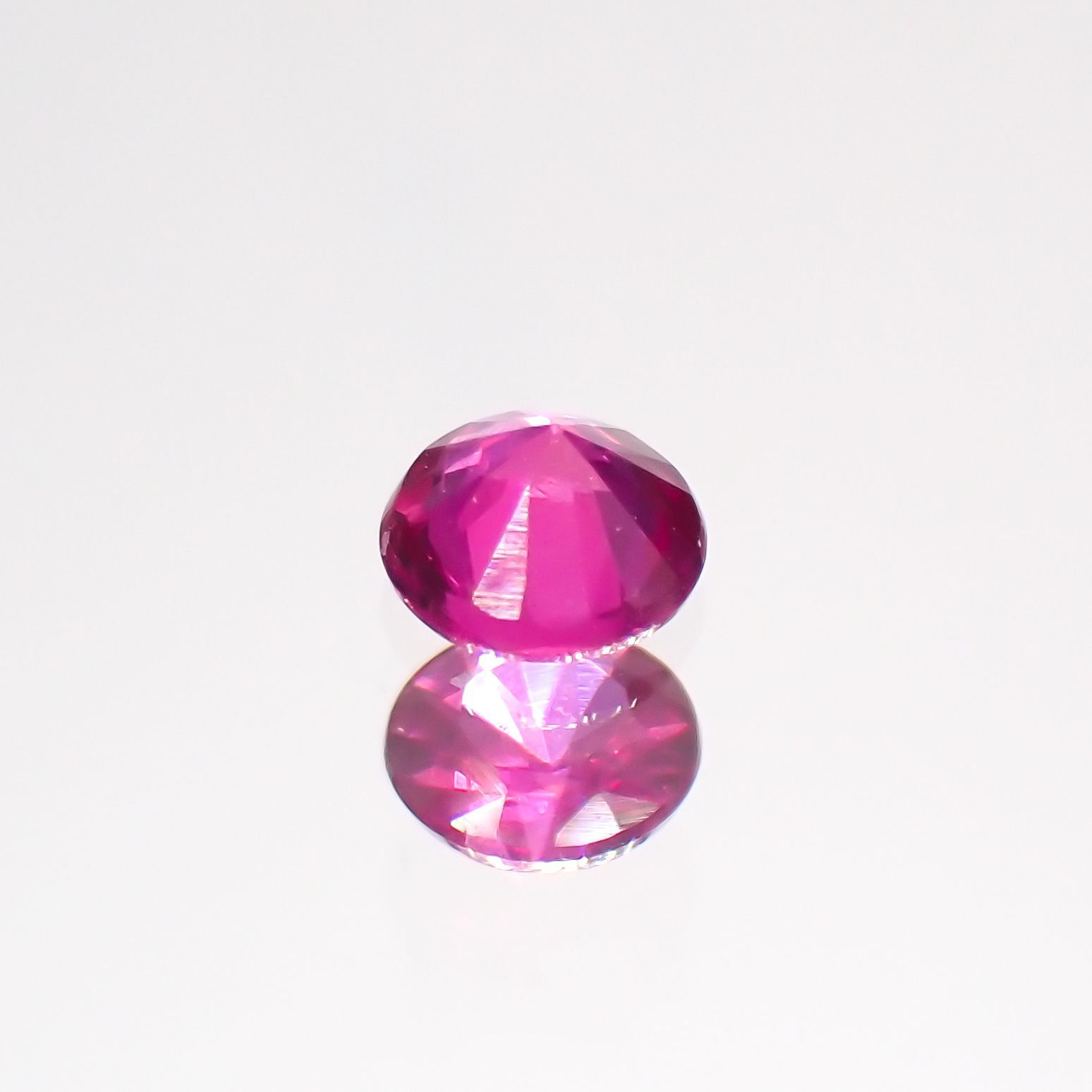 ルビー(宝石名ルビー)ベトナム/ビルマ産 0.11ct 識別済[220114771]2.8x2.8mm前後 | TOP STONE(トップストーン)