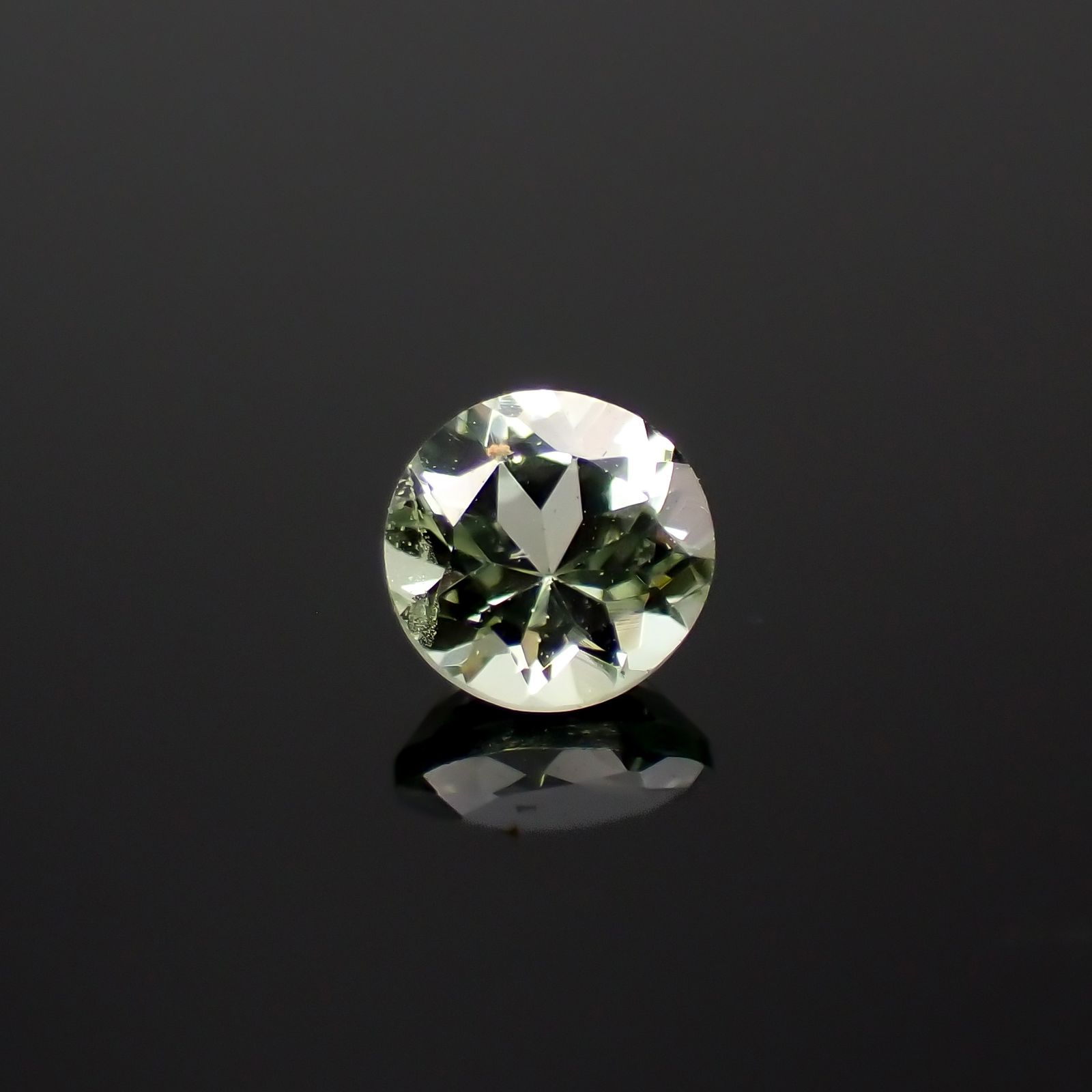 ミントガーネット タンザニア産 0.33ct[231023720]4.1x4.1mm前後