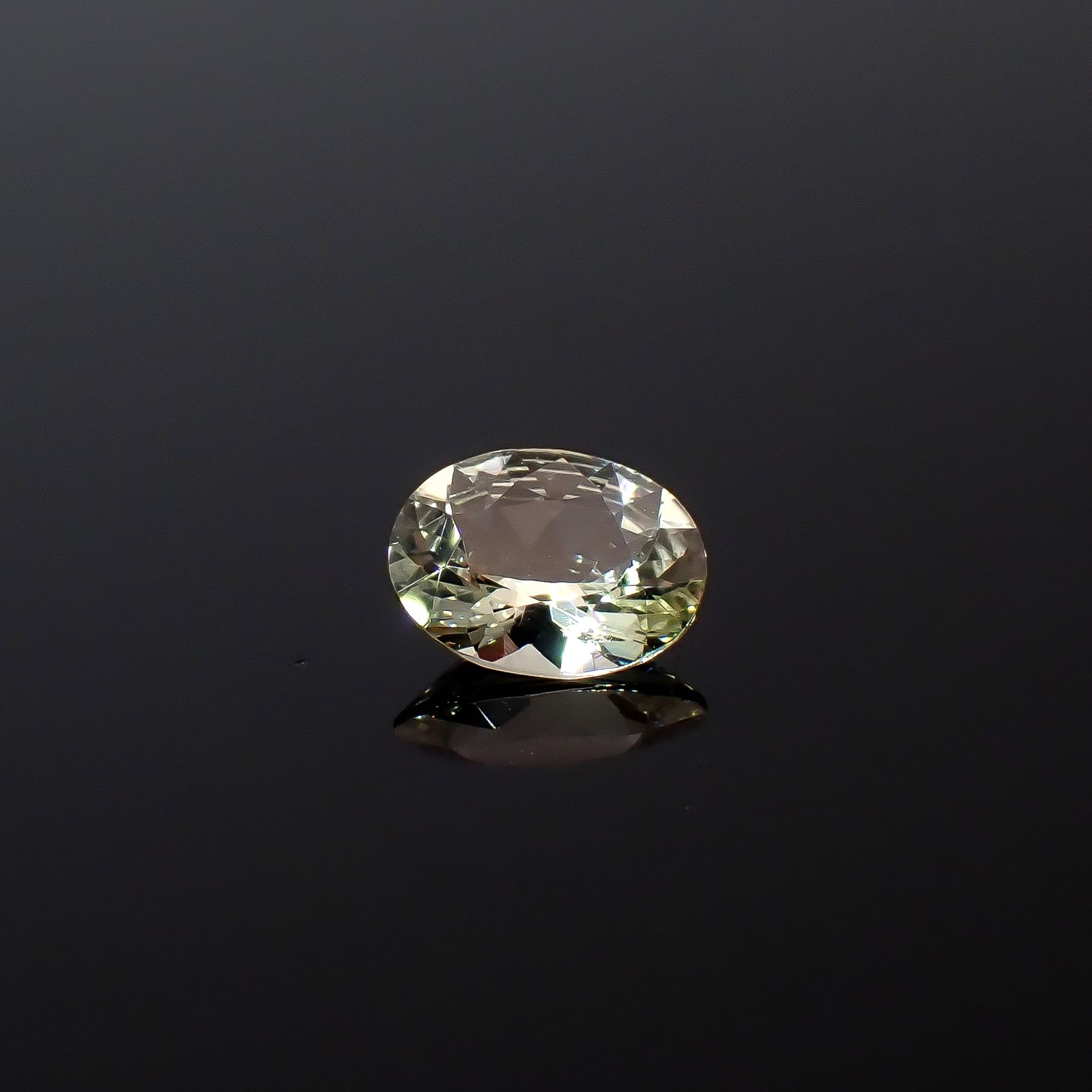 ミントガーネット タンザニア産 0.62ct / 6.3x4.9mm前後 [260932679]