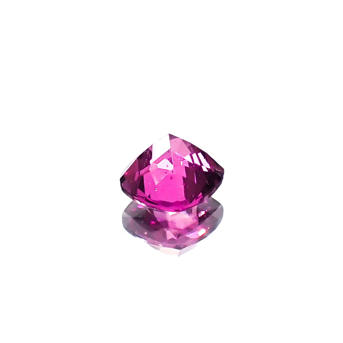 グレープガーネット(宝石名ガーネット)ブラジル産 0.40ct 識別済[241229642]4.2x4.1mm前後