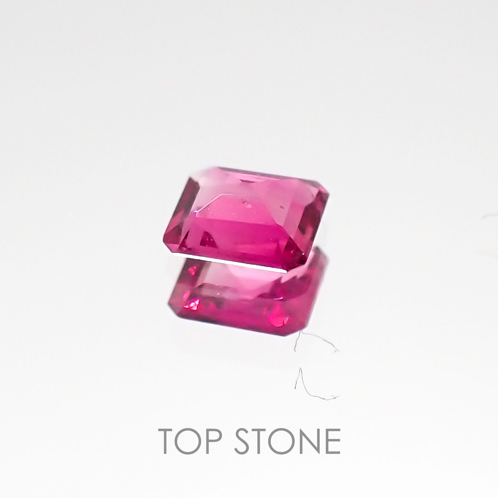 レッドベリル(宝石名レッド・ベリル) アメリカ・ユタ州産 0.118ct ソ付(彩珠)[20107036]3.4×3.1mm前後