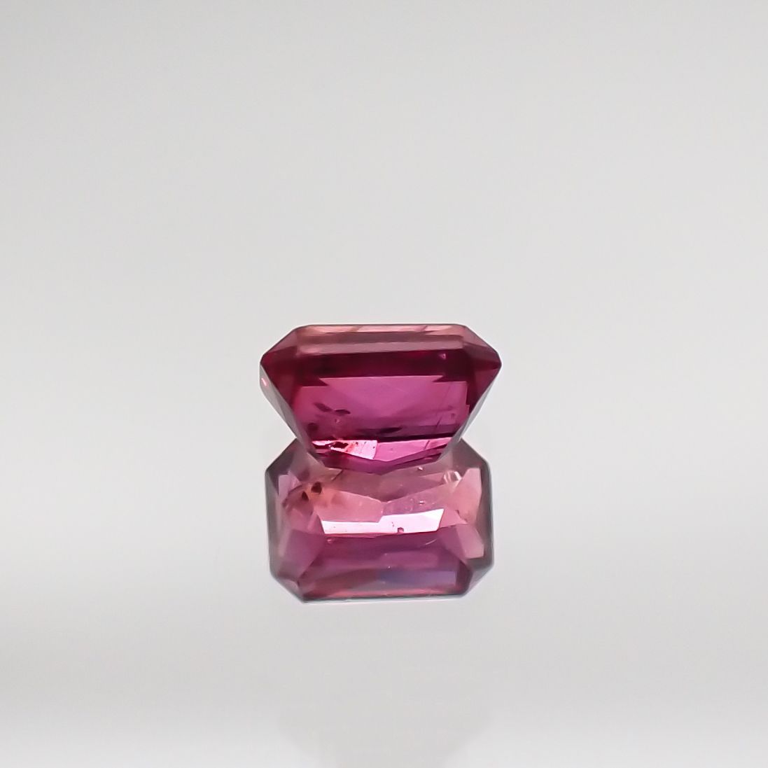ルビー 非加熱(宝石名ルビー) マダガスカル産 0.26ct 識別済[210711733]3.8×2.8mm前後
