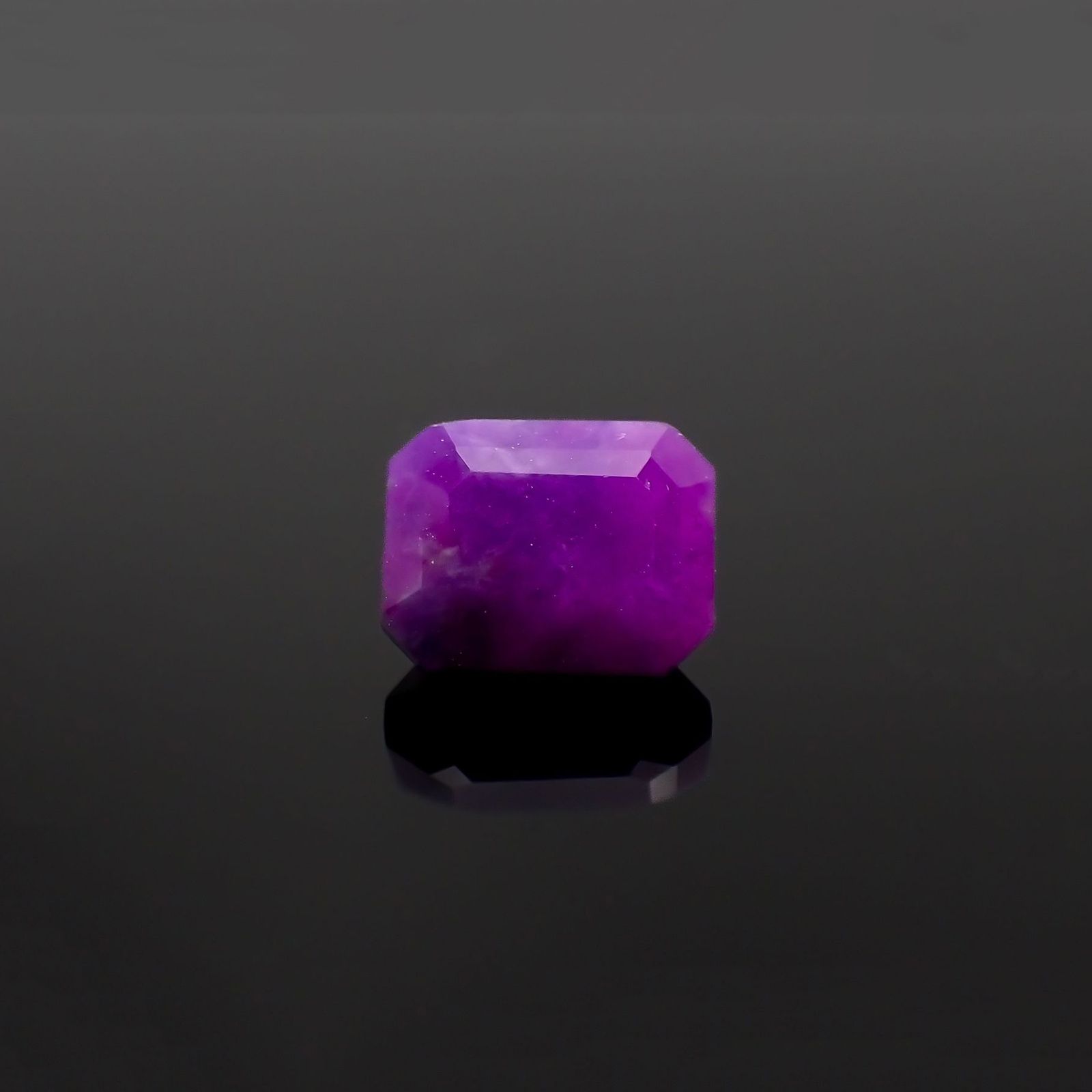 スギライト 南アフリカ産 1.19ct / 6.7x5.4mm前後 [260521784]
