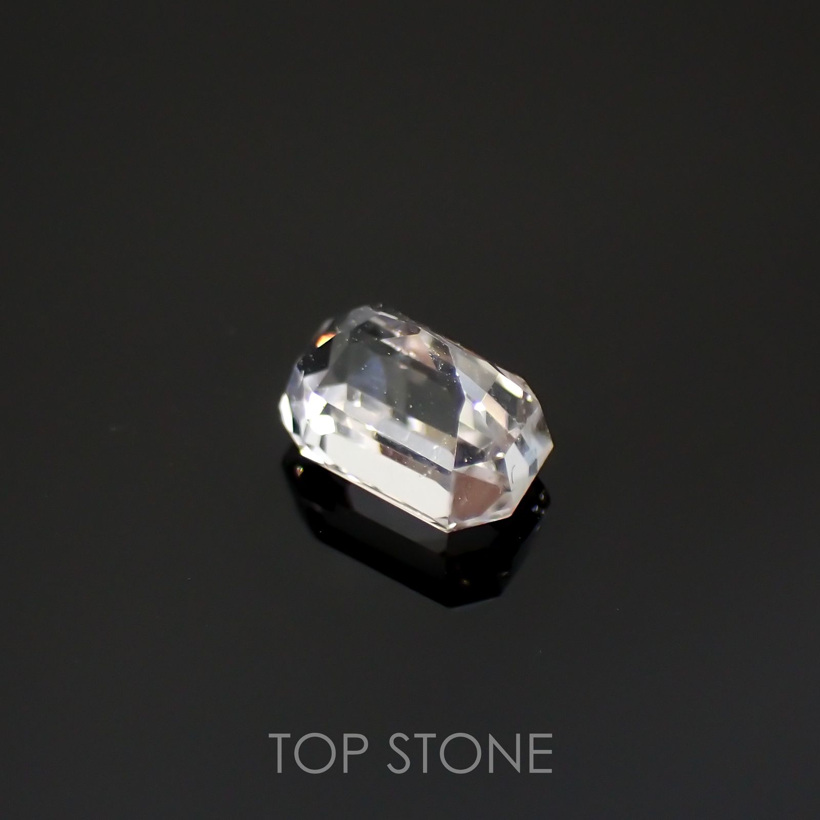 カラーレスエンスタタイト(宝石名ホワイト・エンスタタイト)スリランカ産 0.93ct 識別済[220115572]6.6x4.2mm前後