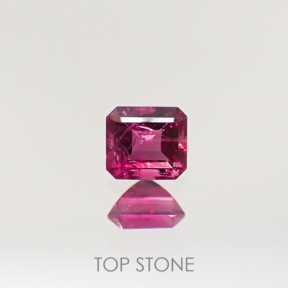 レッドベリル(宝石名レッド・ベリル) アメリカ・ユタ州産 0.123ct ソ付(彩珠)[210712047]3.1×2.8mm前後