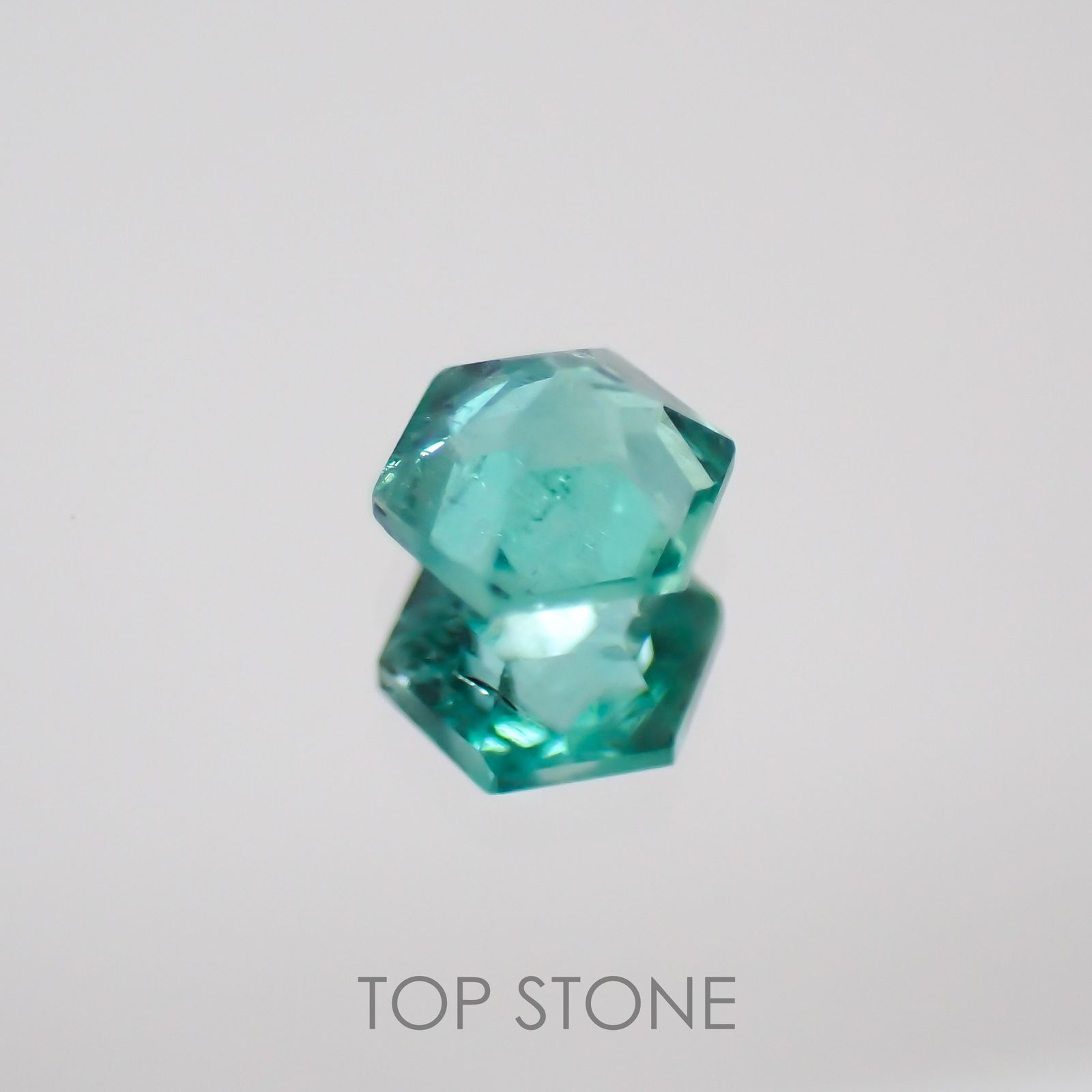 ◇ヘキサゴンカット◇エメラルド(宝石名エメラルド) ザンビア産 0.11ct 識別済[210611008]3×3mm前後