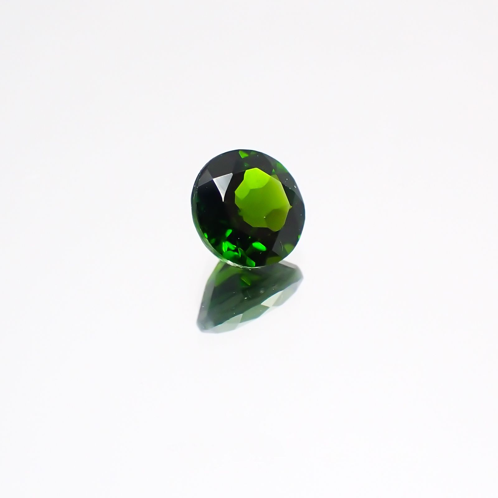 クロムダイオプサイド(宝石名クロム・ダイオプサイド)ロシア産 0.56ct 識別済[231124290]5.1x5.1mm前後