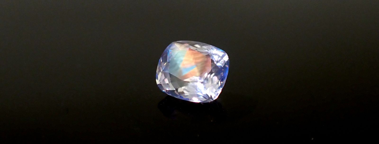 【新入荷!!】【希少色】【ムーンストーン】 幻想的な魅力を放つムーンストーン｜価値や種類・ストーリーなど