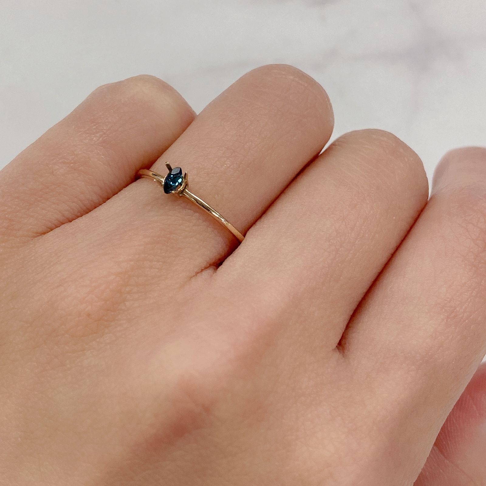 カラーチェンジガーネット(アレキタイプ)(宝石名ガーネット/カラーチェンジタイプ) マダガスカル・ベキリー産 0.098ct 識別済[20106593]3.9×2mm前後