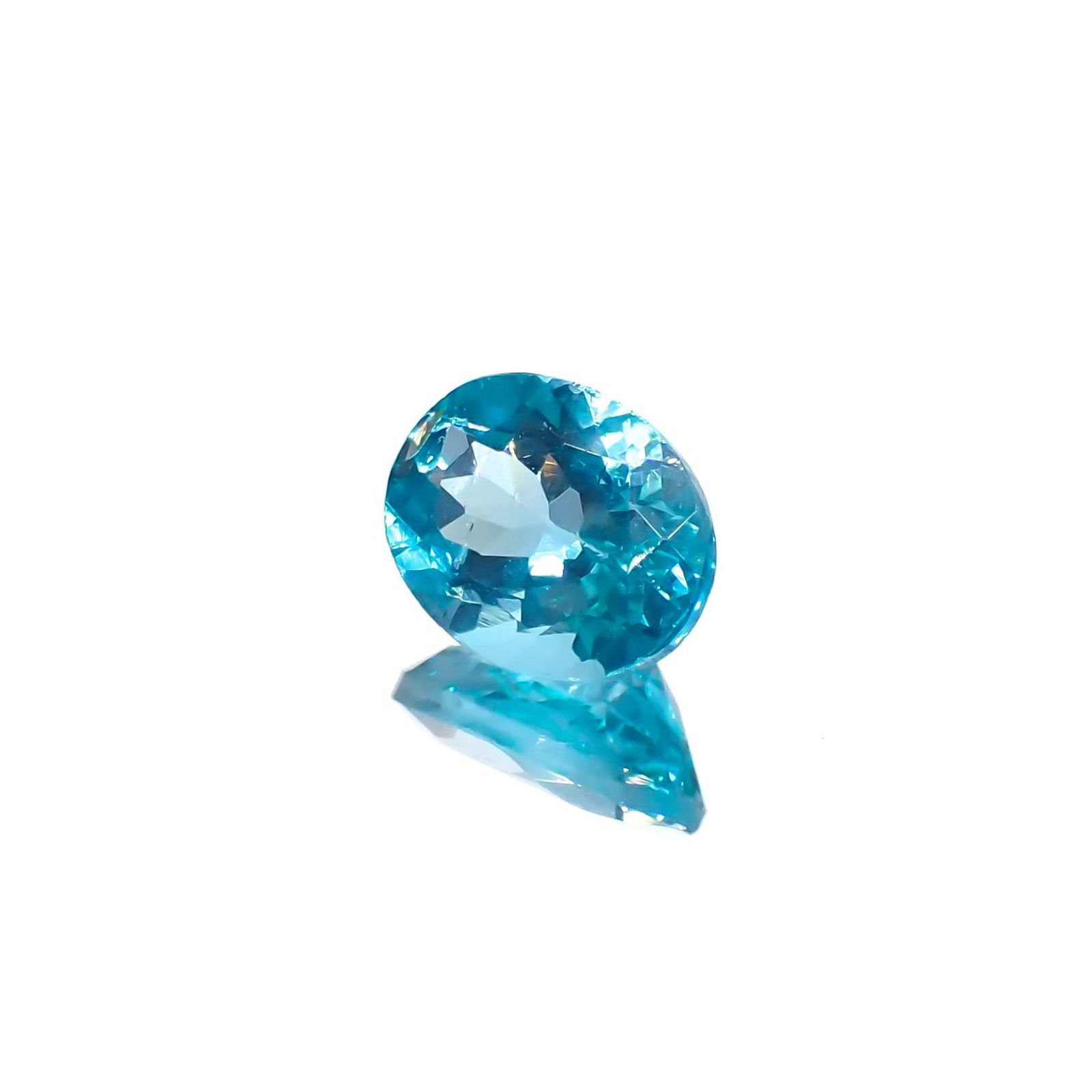 アパタイト(宝石名アパタイト)ブラジル産 識別済 1.41ct / 7.9x6.1mm前後 [251021343]