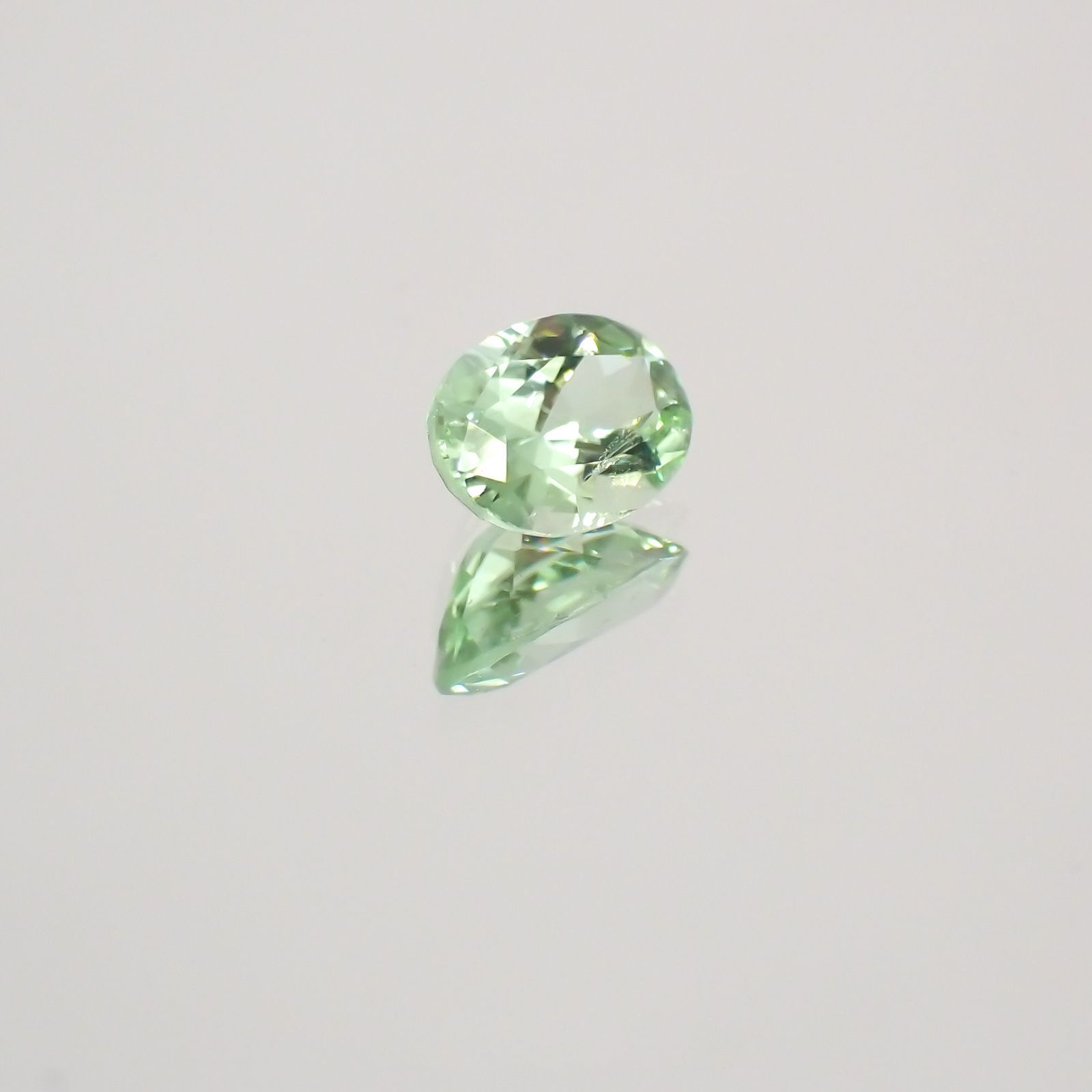 ミントカラー パライバトルマリン(宝石名トルマリン/別名パライバ・トルマリン) モザンビーク産 0.394ct ソ付(宝貴協)[210510647]5.6×3.9mm前後