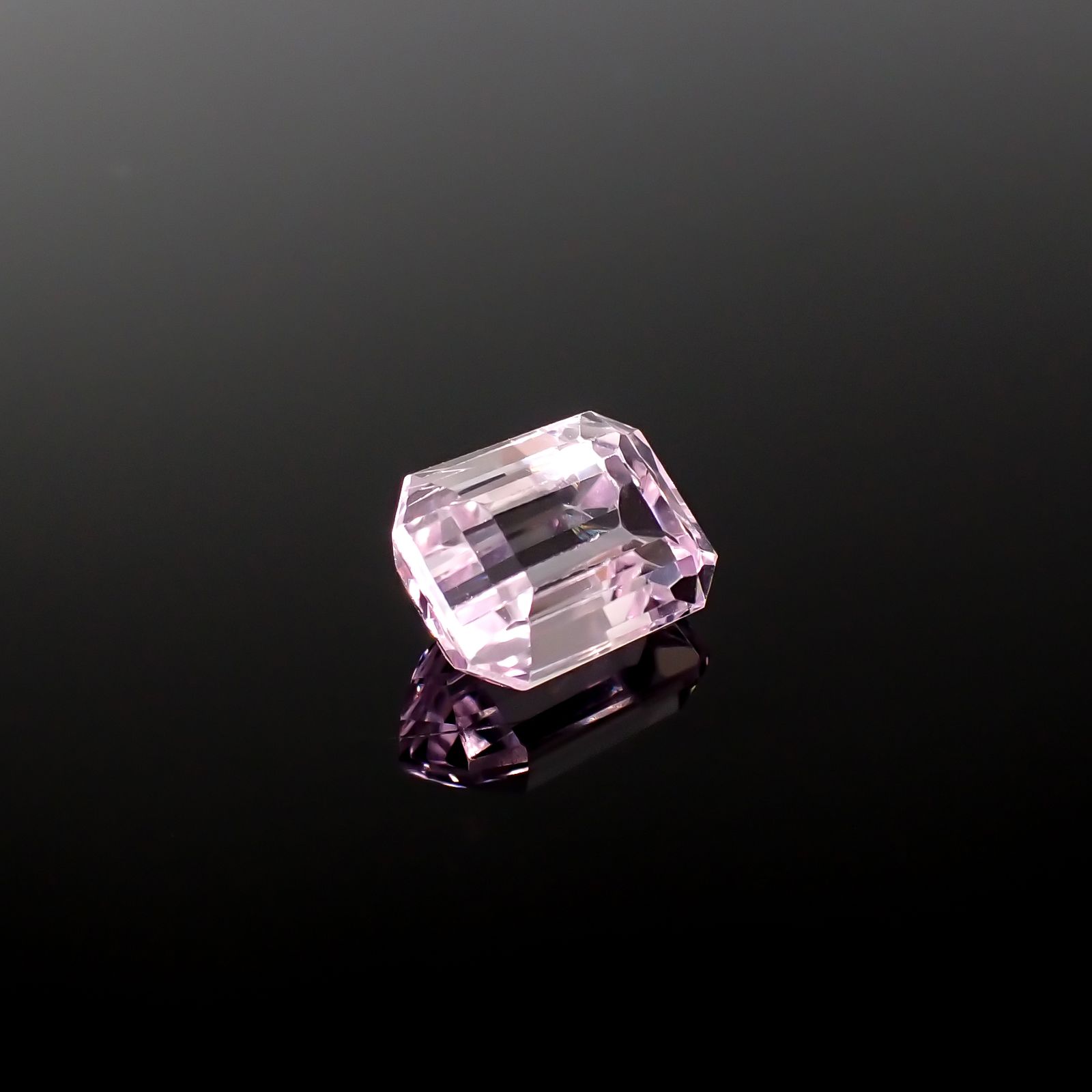クンツァイト アフガニスタン産 4.03ct[231225144]9.8x7.5mm前後