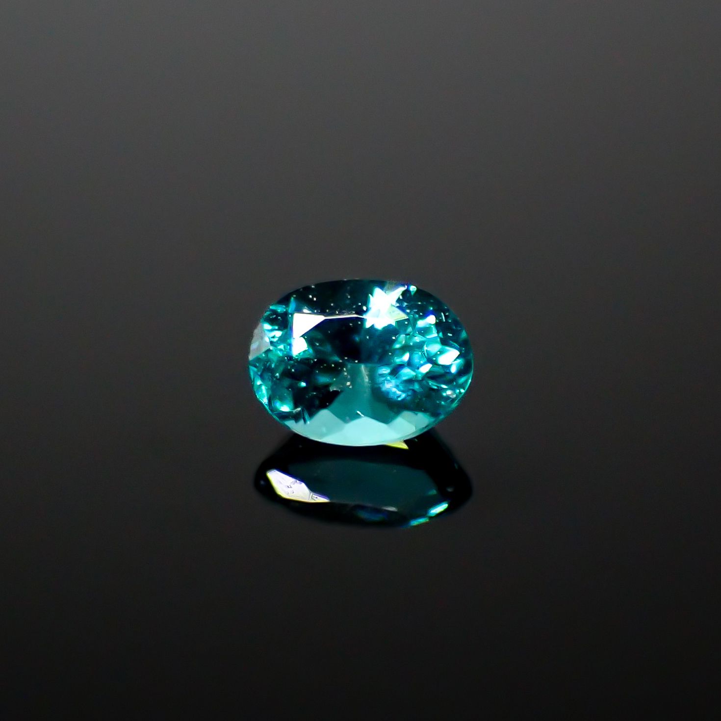 パライバトルマリン ブラジル・ムルング鉱山産 0.12ct[240928749]3.4x2.5mm前後