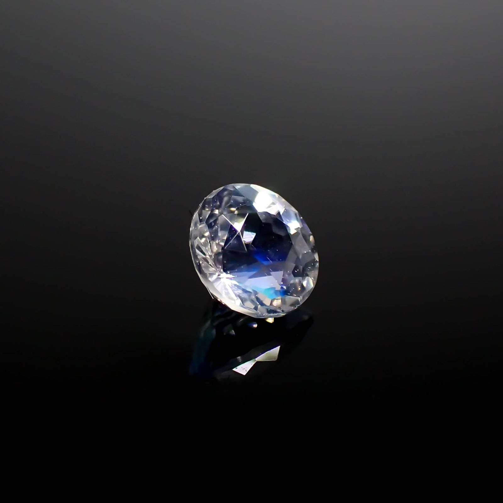 レインボームーンストーン ザンビア産 0.33ct[240326918]4.5x4.4mm前後