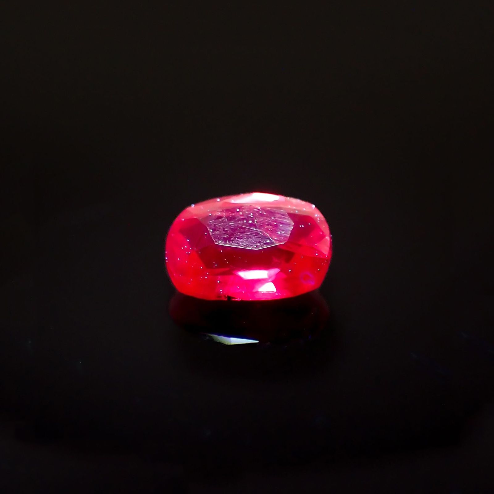 ルビー 非加熱 マダガスカル産 0.25ct / 4.2x3.1mm前後 [230622343]