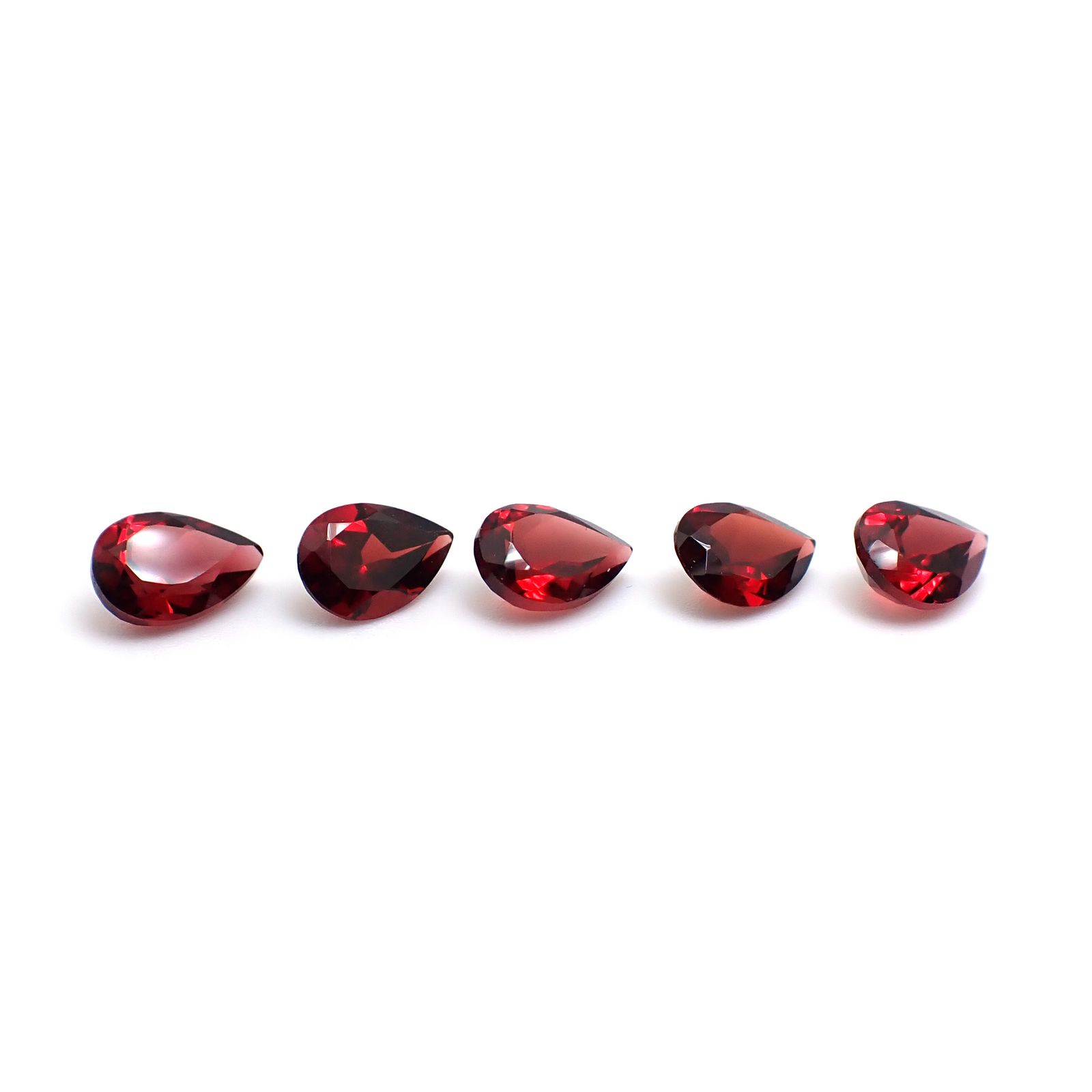 ◇ランダムセレクト◇パイラルスパイトガーネット モザンビーク産 約0.80ct / 7.1x5mm前後 [260532222]