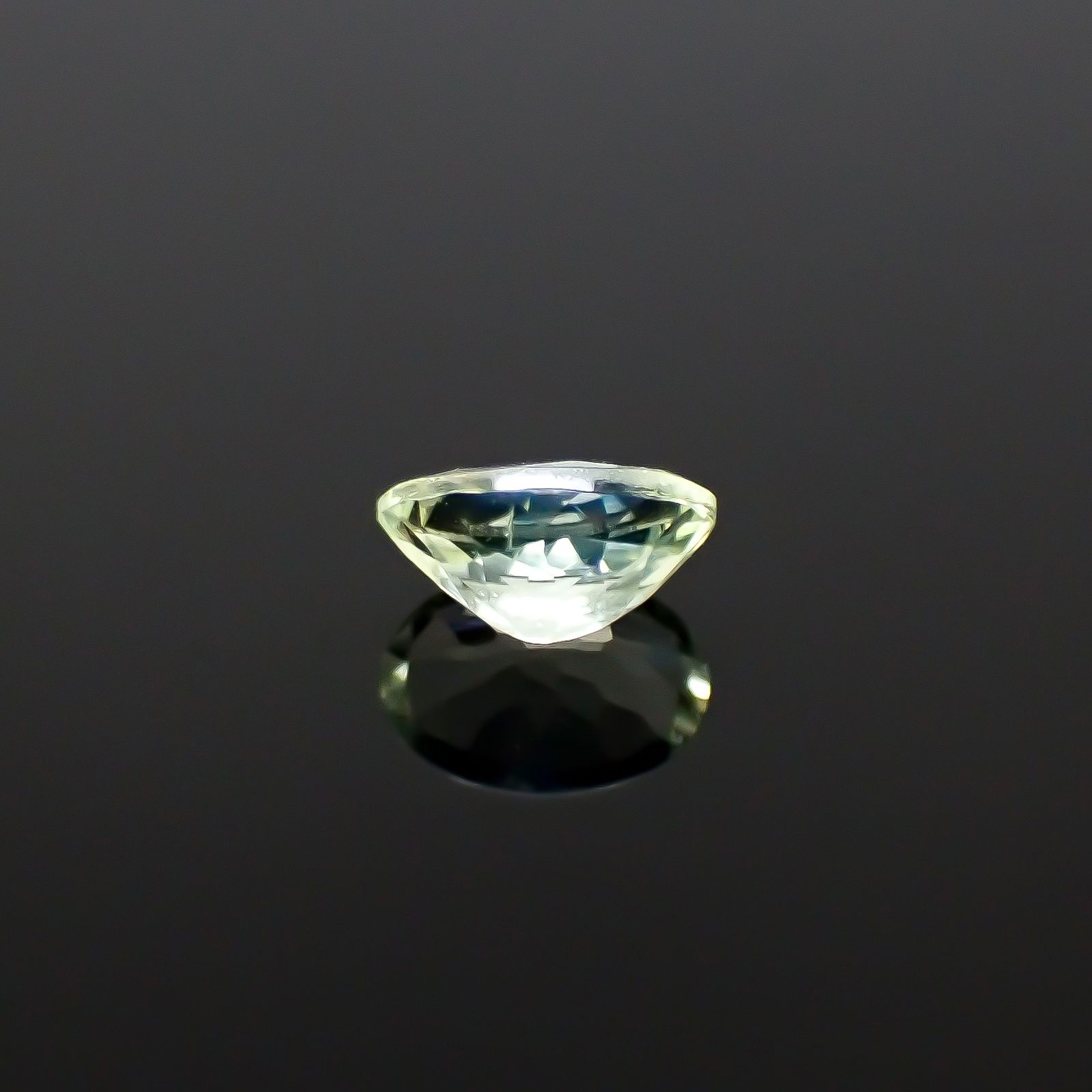 クリソベリルキャッツアイ スリランカ産 0.52ct [250329924]5.8x4.1mm前後