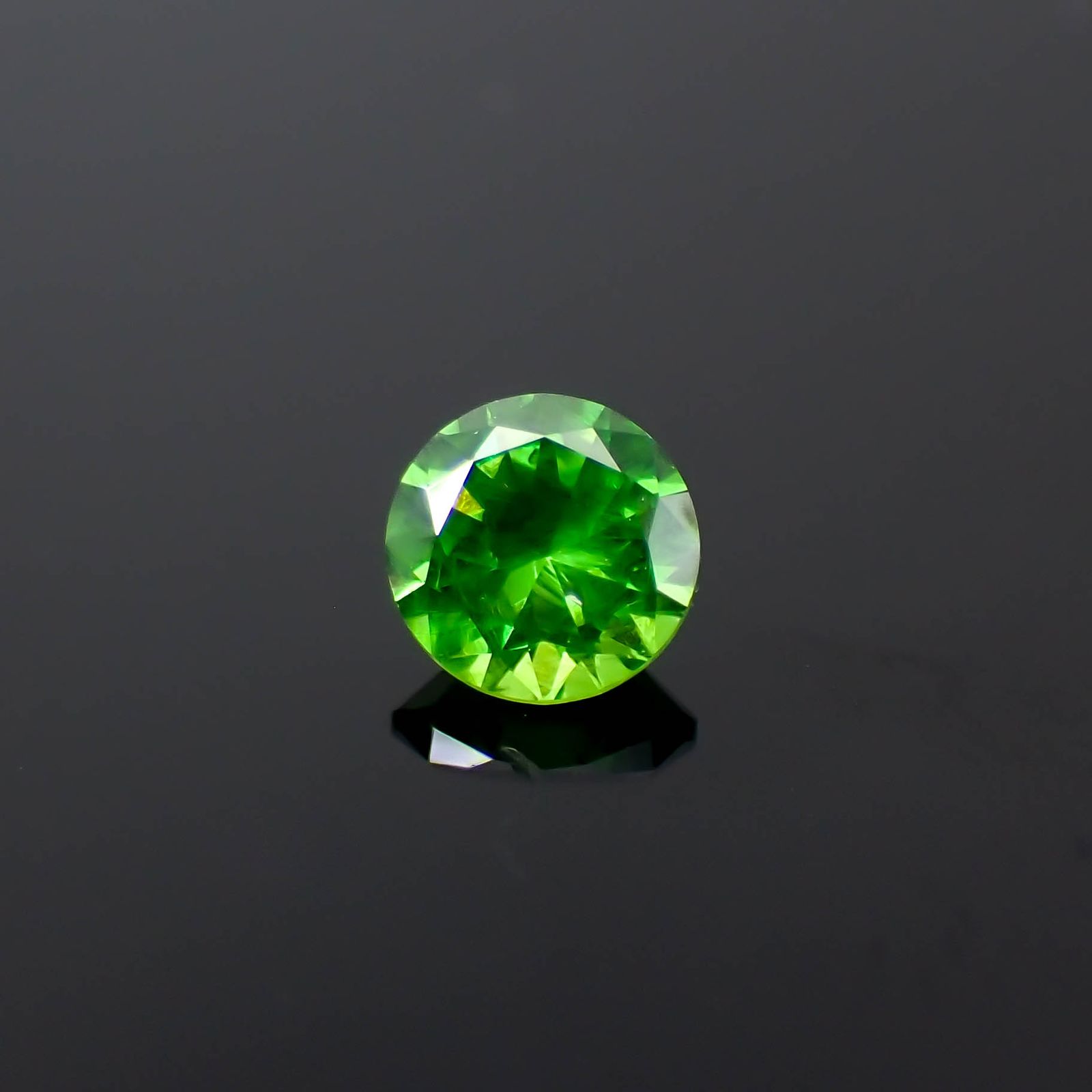 デマントイドガーネット ロシア産 0.42ct[231224559]4.4x4.4mm前後