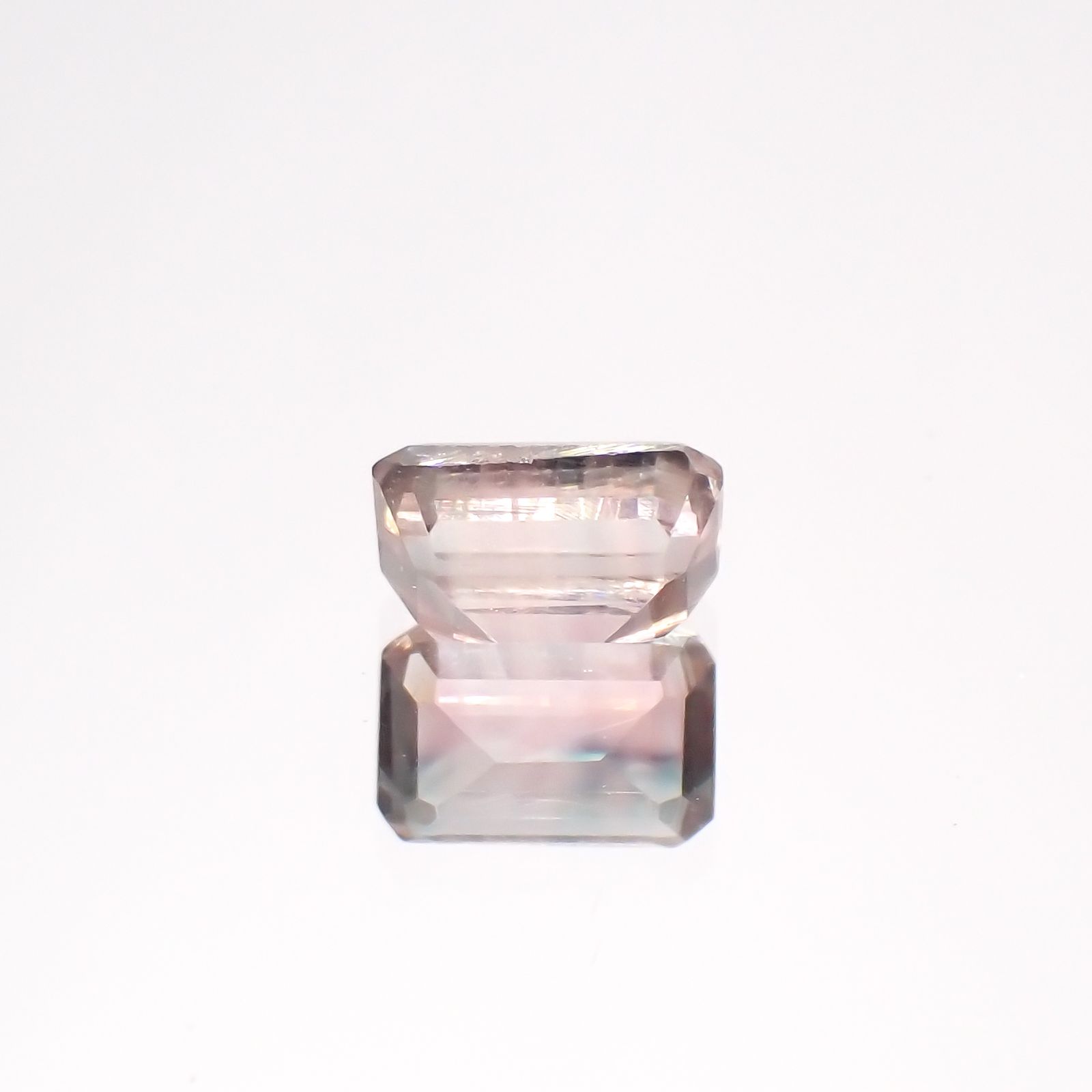 パーティカラーオレゴンサンストーン アメリカ・オレゴン州産 0.59ct[230722845]5.9x3.8mm前後