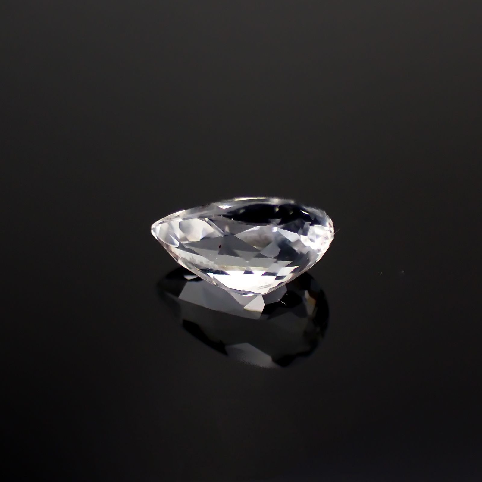 テネブレッセンススキャポライト アフガニスタン産 0.49ct / 7x4.3mm前後 [251218569]