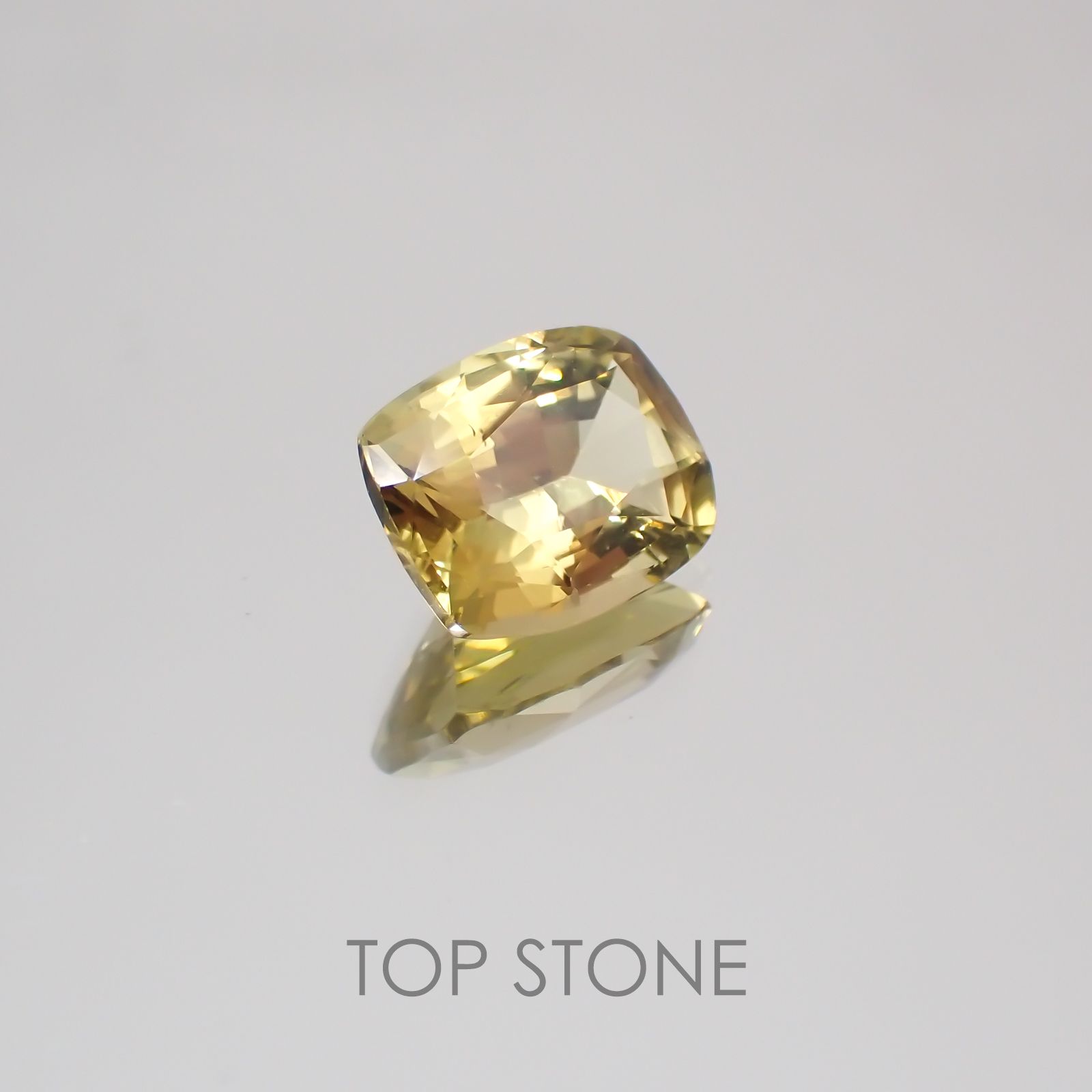 コーネルピン(宝石名コーネルピン) スリランカ産 1.59ct 識別済[21018933]7.9×6.3mm前後