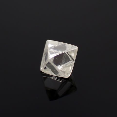 ソーヤブルダイヤモンド 原石(トライゴンあり/Trigon) デビアス社 0.38ct[230923460]4.6x4.4mm前後