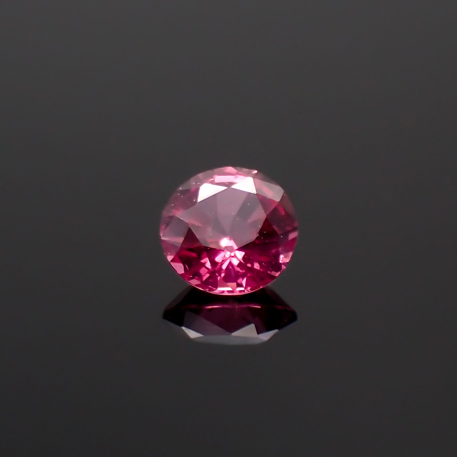 ホットピンクスピネル タンザニア産 0.21ct[231224509]3.6x3.5mm前後