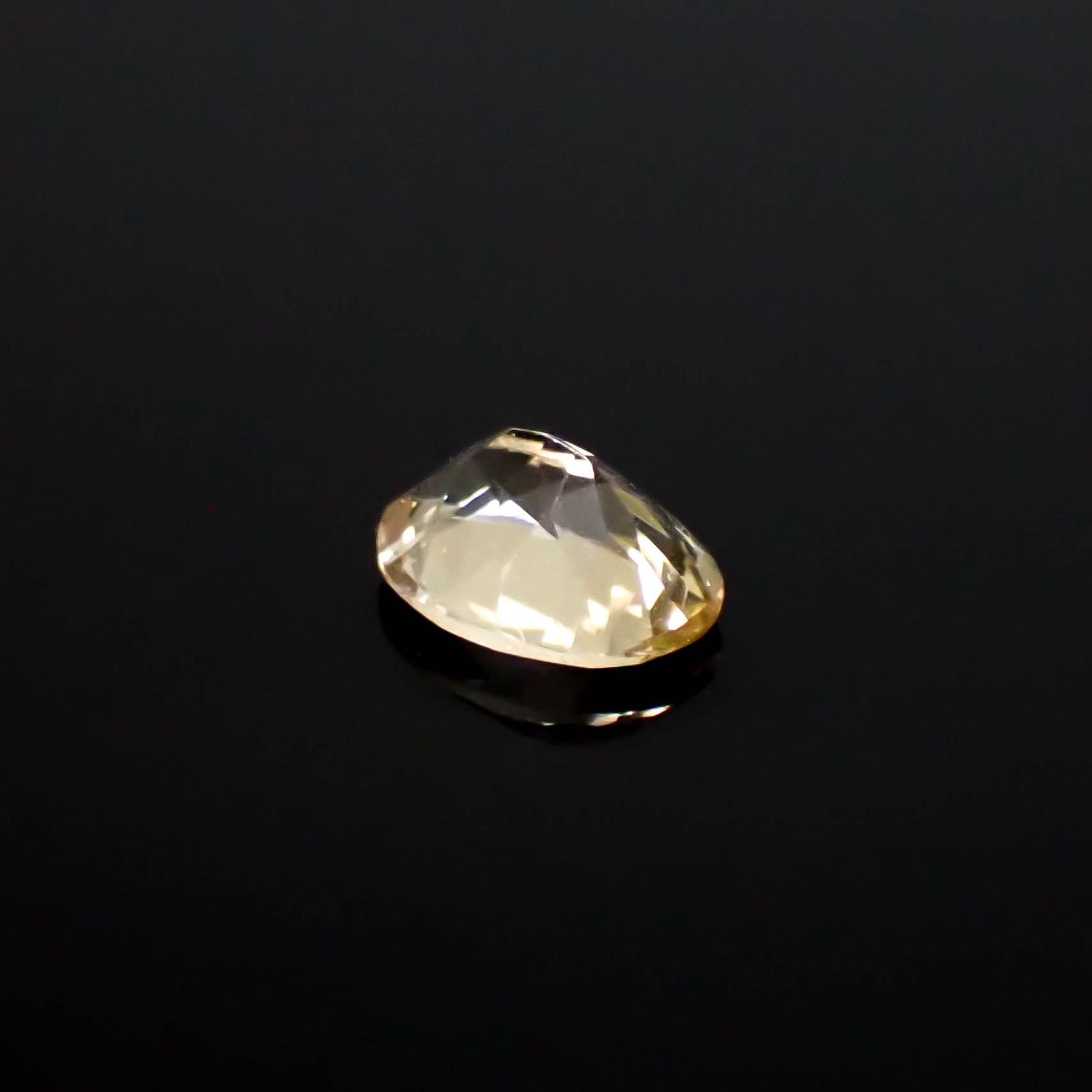 イエローベリル(宝石名イエロー・ベリル)ブラジル産 1.00ct 識別済[250329988]7.8x5.9mm前後