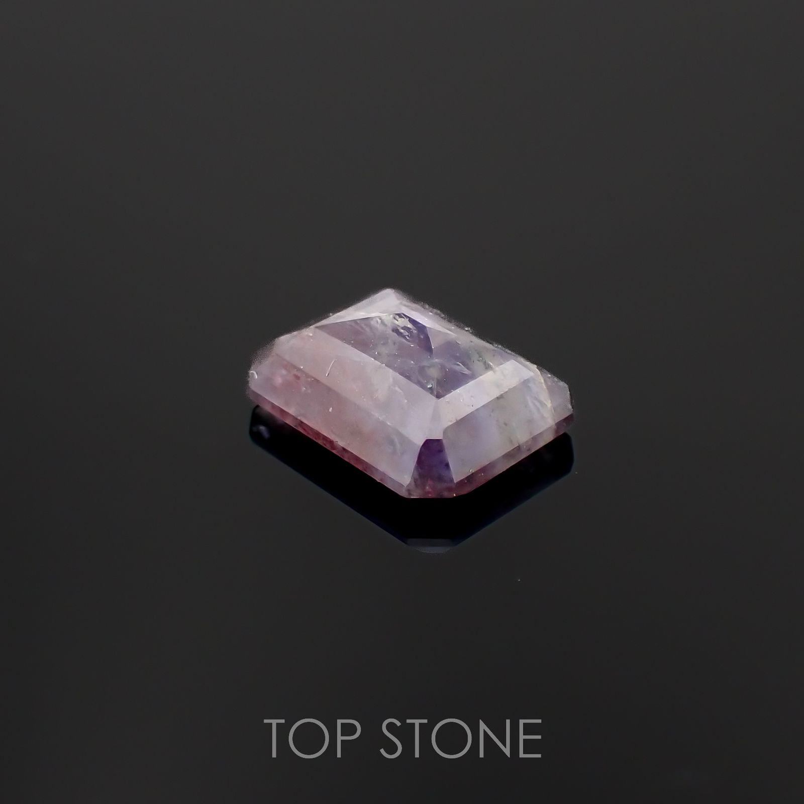 ブラッドショットアイオライト インド産 1.36ct[221219650]8.5x6.6mm前後