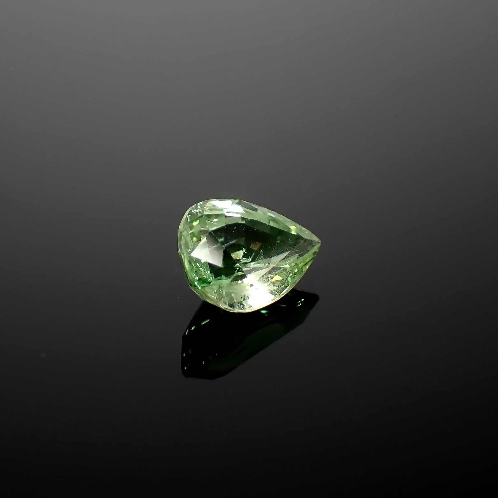 ミントガーネット(宝石名ガーネット)タンザニア産 識別済 2.03ct / 9.7