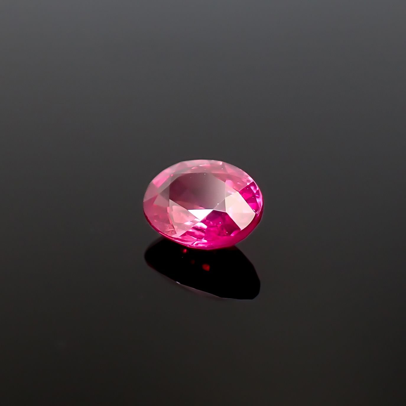 ルビー 非加熱(宝石名ルビー)マダガスカル産 GIA鑑付 0.61ct / 5.56x4.38mm前後 [260632489]