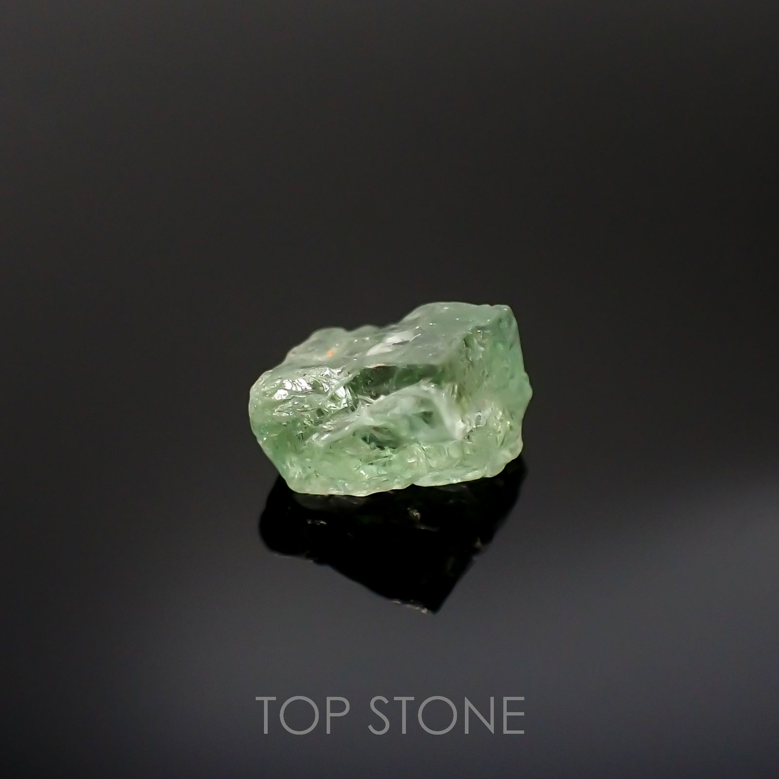 バナジウムコーネルピン原石(宝石名コーネルピン)タンザニア・タンガ州産 1.82ct 識別済[220716913]6.5x5.8mm前後