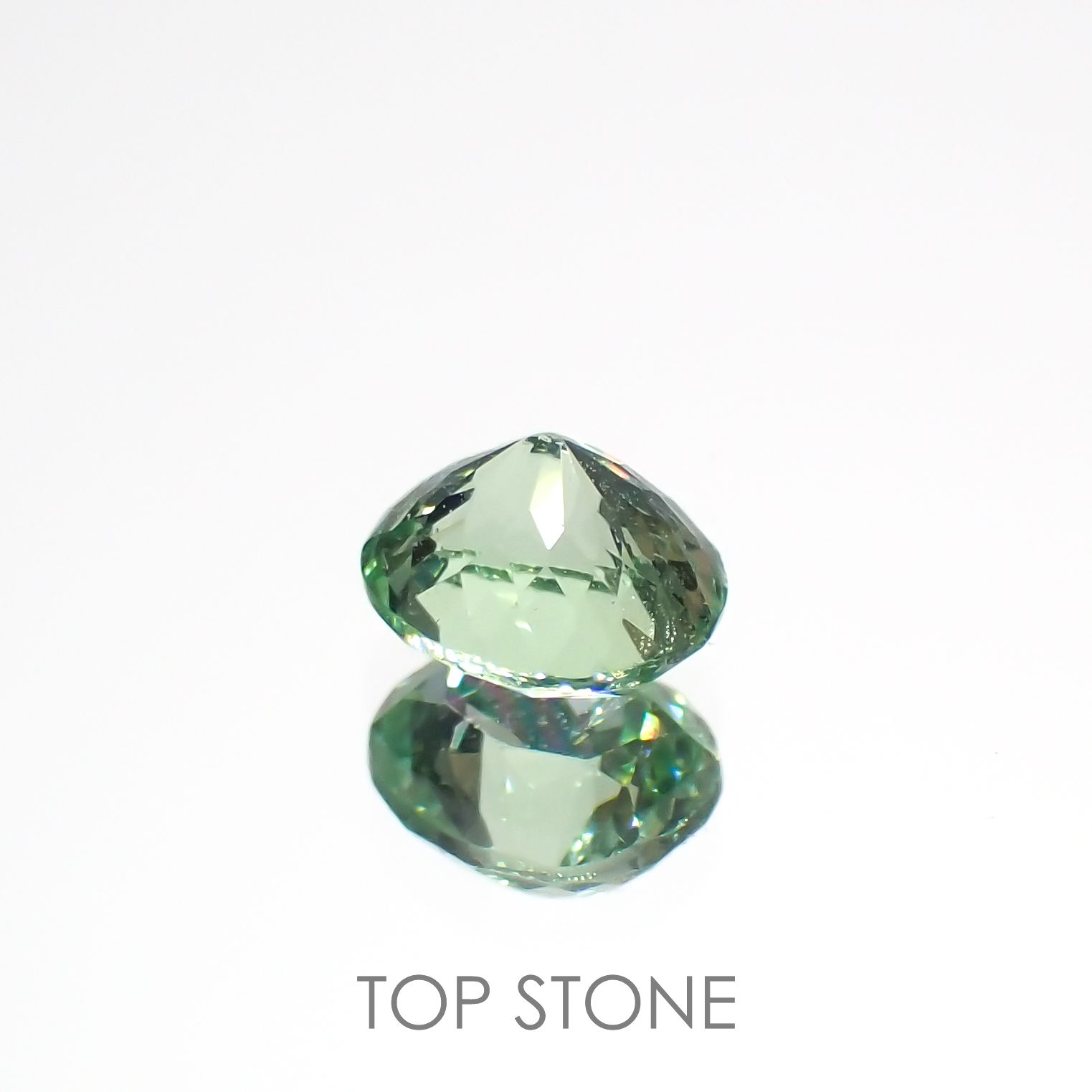 ミントガーネット(宝石名グリーン グロッシュラー・ガーネット)タンザニア産 0.51ct 識別済[221018626]4.8x4.1mm前後