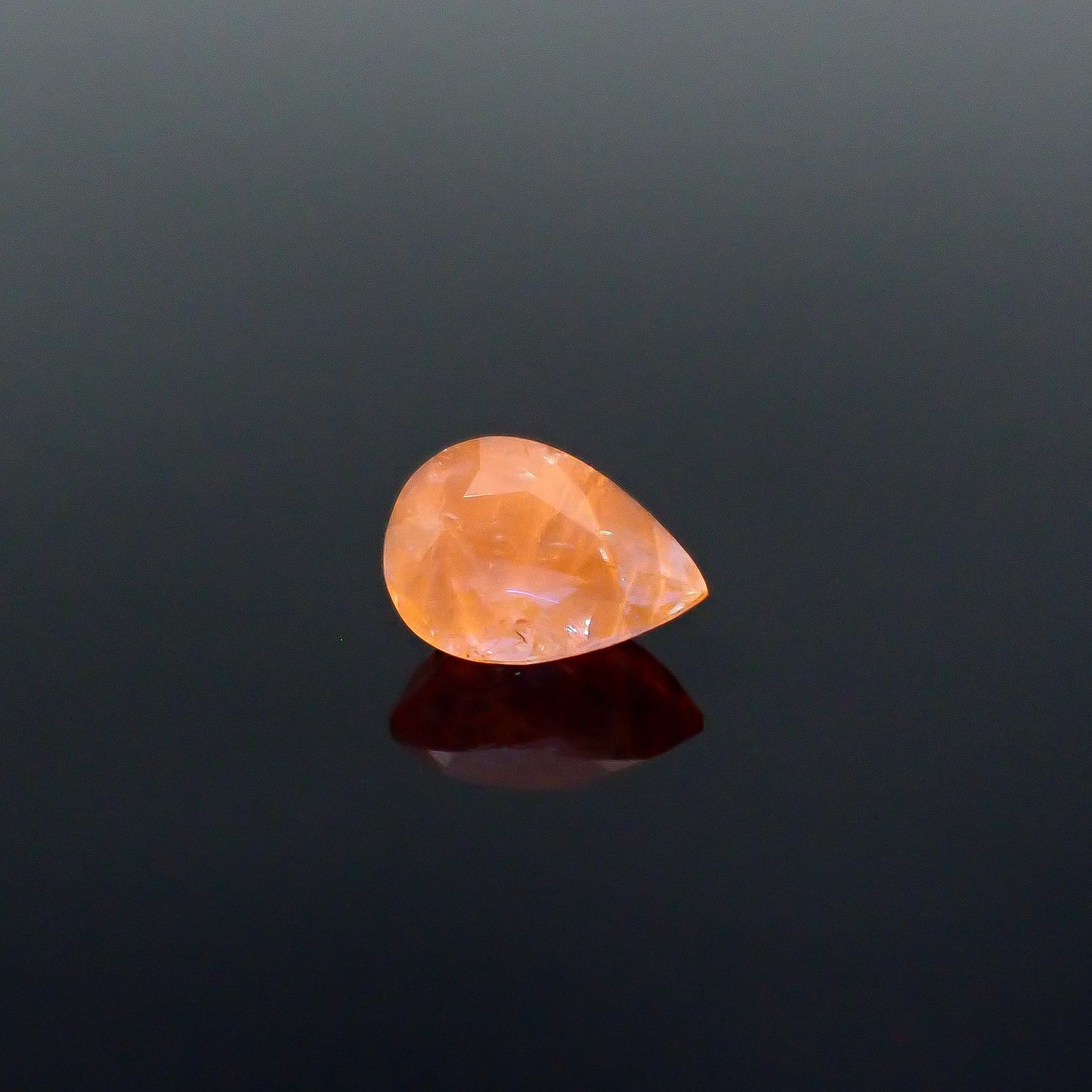 アウイナイト フルオレッセンス ドイツ産 1.17ct / 8.4x6mm前後 [251231541]