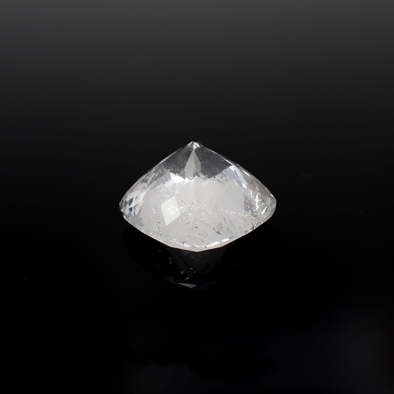 ベリロナイト(宝石名ベリロナイト)パキスタン産 11.230ct ソ付(彩珠)[221018932]14.5x14.4mm前後