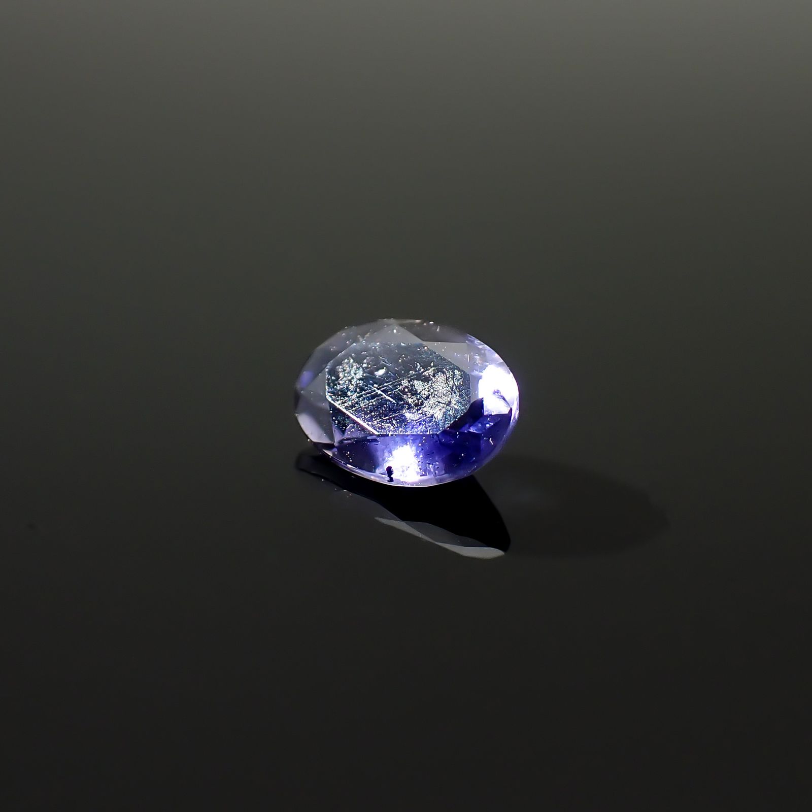 アイオライトサンストーン インド/ブラジル産 0.55ct / 7x5mm前後 [260932634]