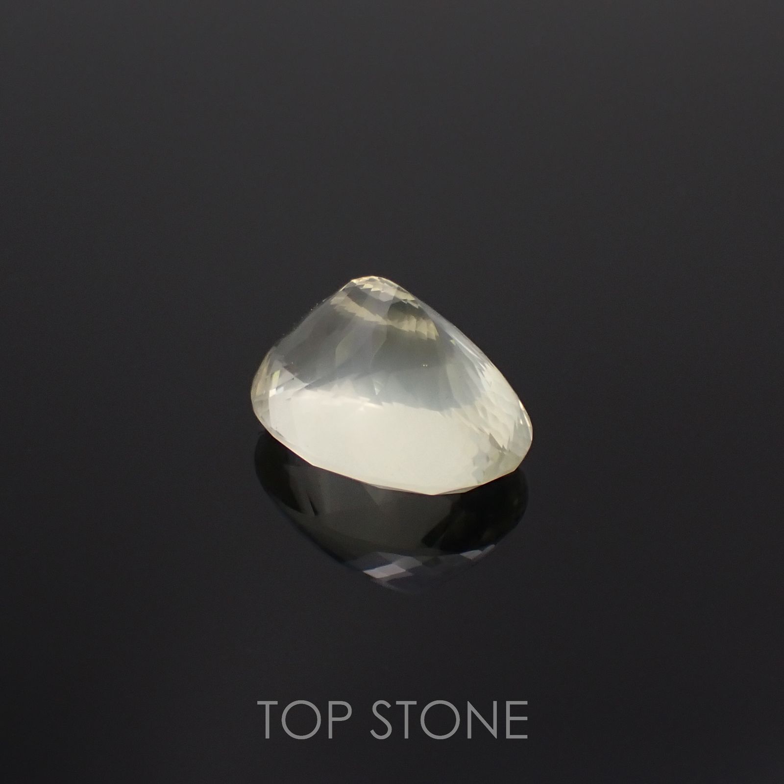 イエローシーンオーソクレース(宝石名シーン・オーソクレース)マダガスカル産 13.184ct ソ付(彩珠)[221018693]17.5x13.1mm前後