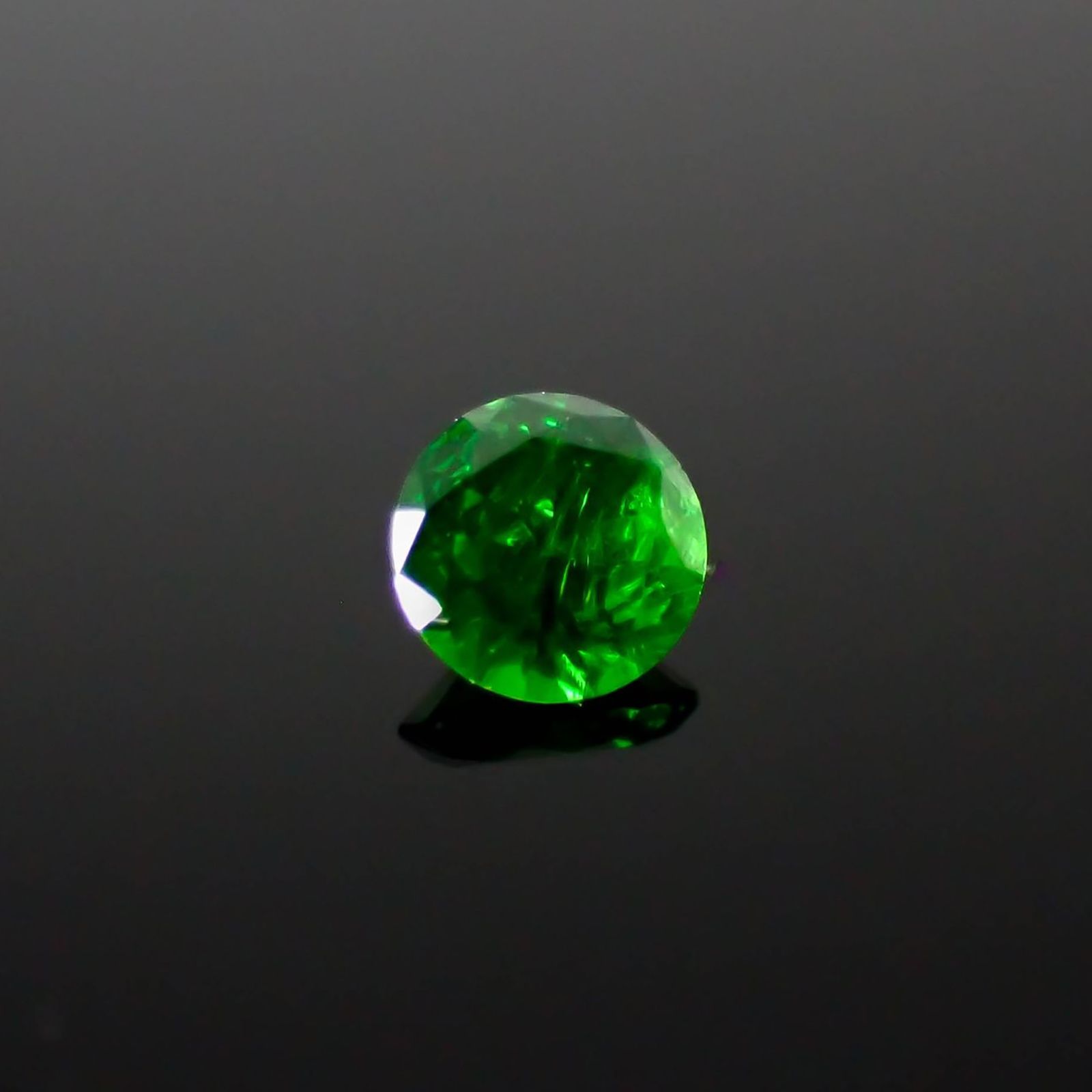 デマントイドガーネット ロシア産 0.14ct / 3.2x3.2mm前後 [260928271]