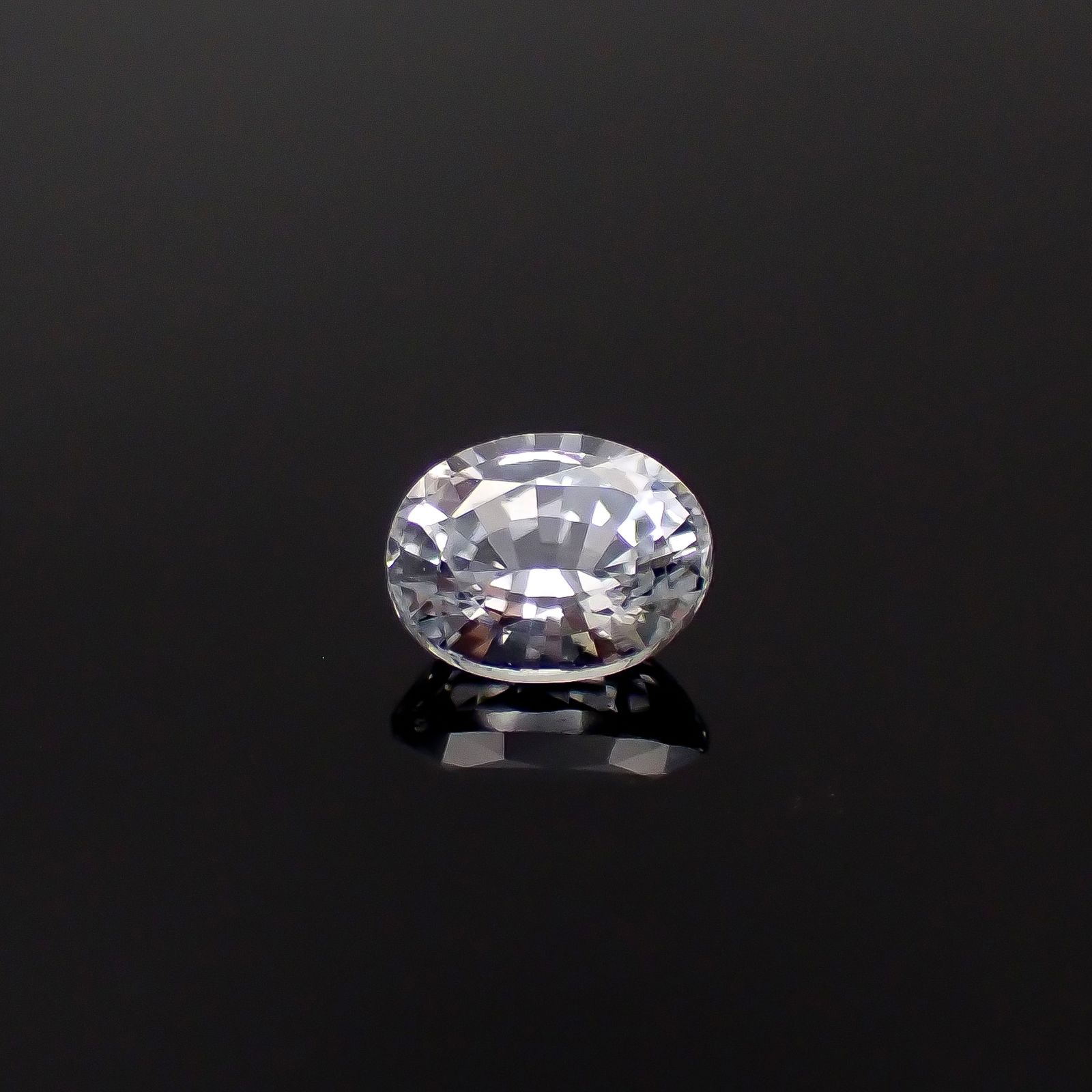 カラーレスサファイア スリランカ産 0.50ct[240527484]5.1x4mm前後