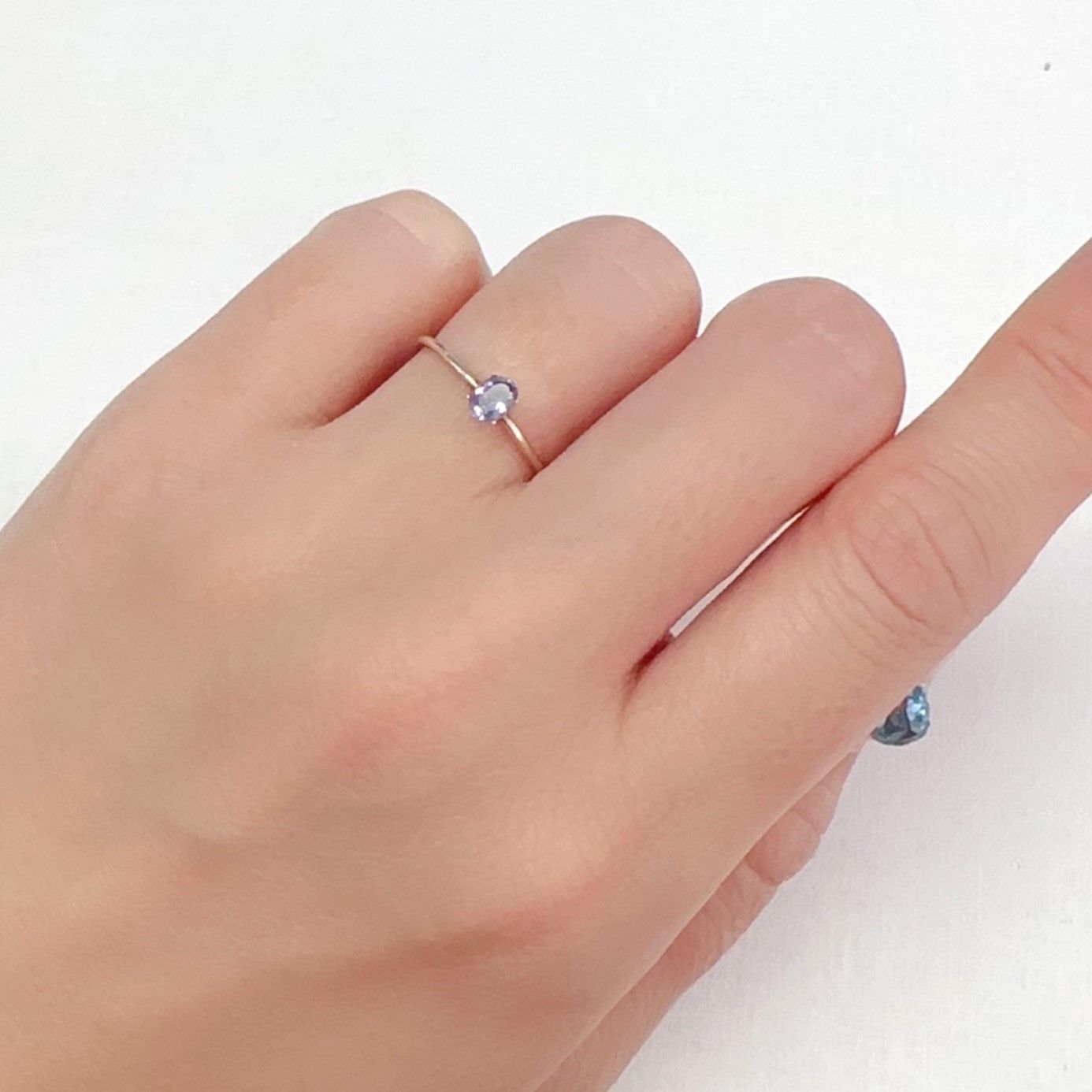 マリアライト(宝石名パープル・スキャポライト)スリランカ産 0.21ct 識別済[240326981]4.4x3.4mm前後