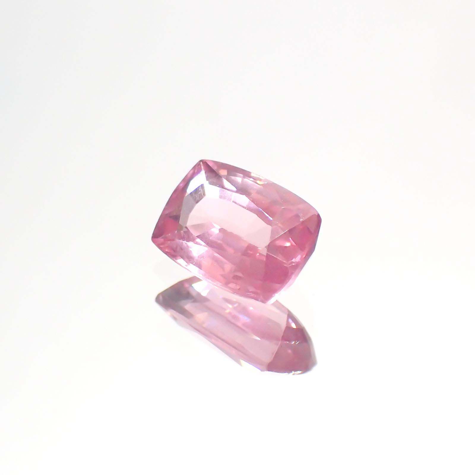 ピンクスピネル(宝石名ピンク・スピネル)タンザニア産 1.120ct ソ付(彩珠)[230722569]7.3x5mm前後