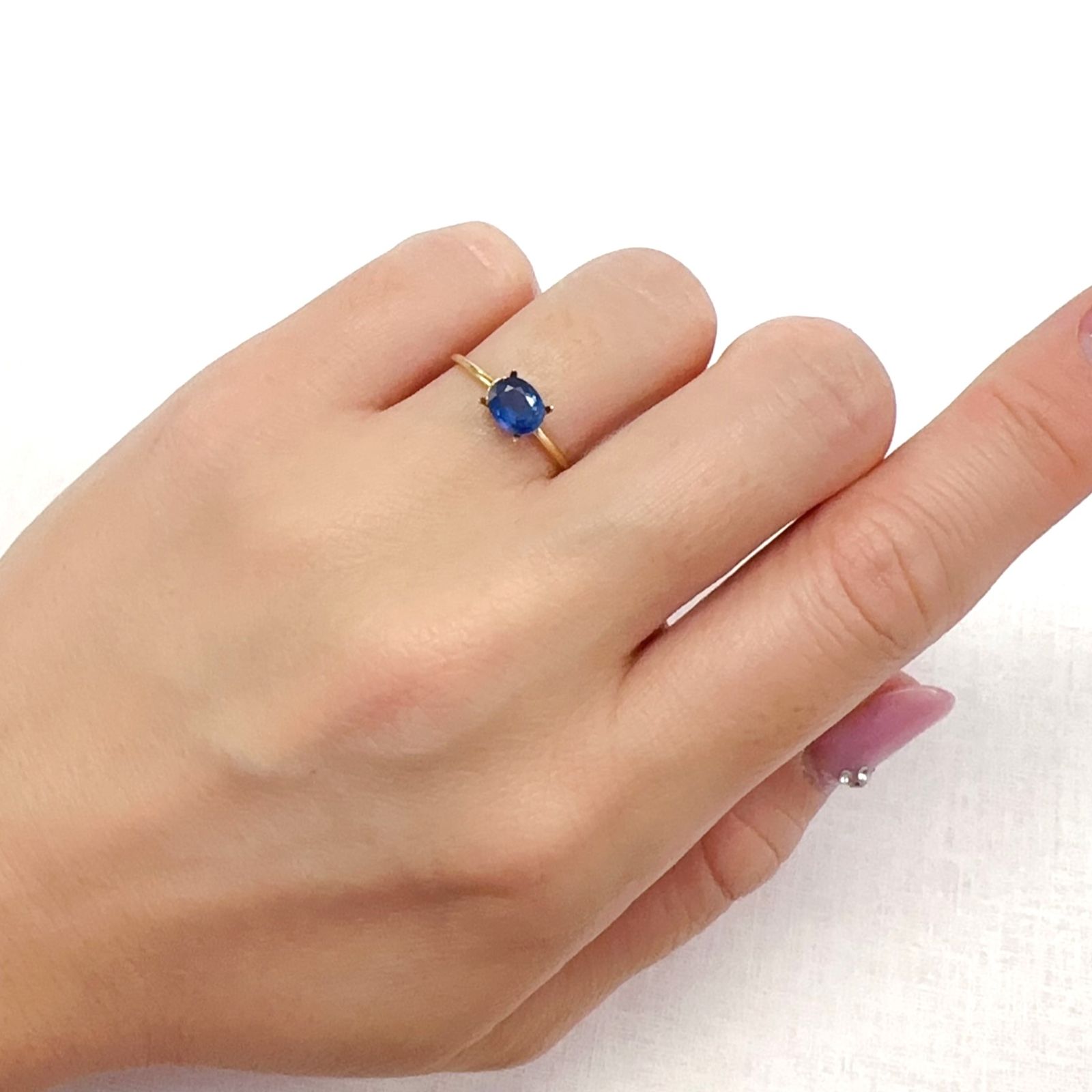 サファイア(宝石名サファイア)マダガスカル/スリランカ産 0.74ct 識別済[231124317]6.1x5mm前後