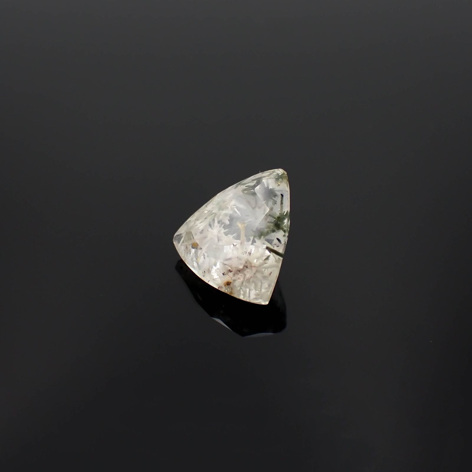 ヘデンベルジャイトインクォーツ インドネシア産 5.56ct [230120050]12.7x13mm前後