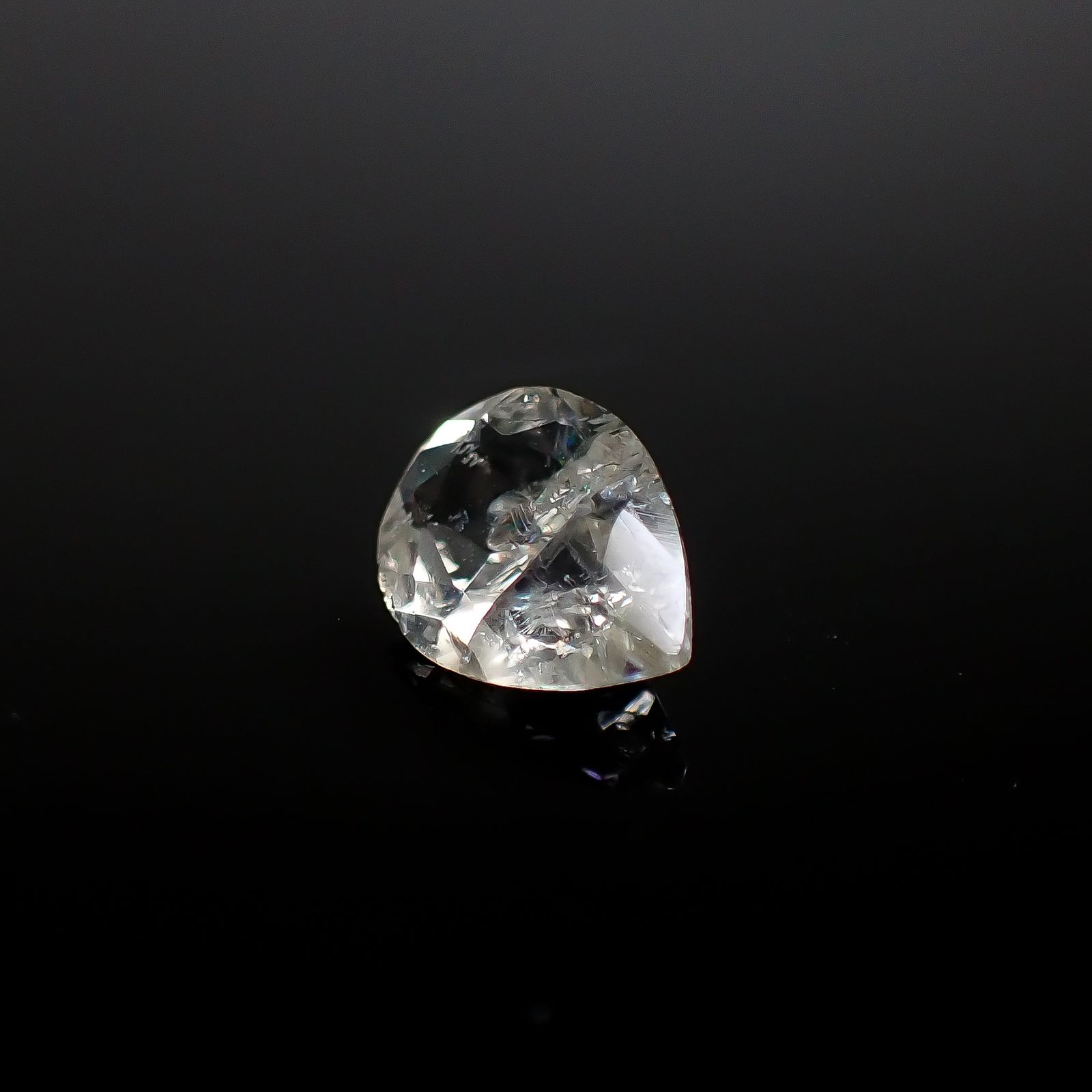 リューサイト 遊色効果あり イタリア産 1.06ct [250730648]8.6x6.8mm前後