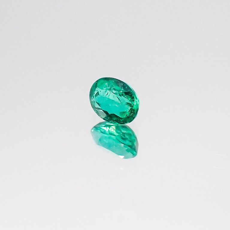 パライバトルマリン(宝石名トルマリン/別名パライバ・トルマリン)ブラジル・パライバ州バターリャ鉱山産 0.18ct 識別済[220817272]3.8x2.9mm前後