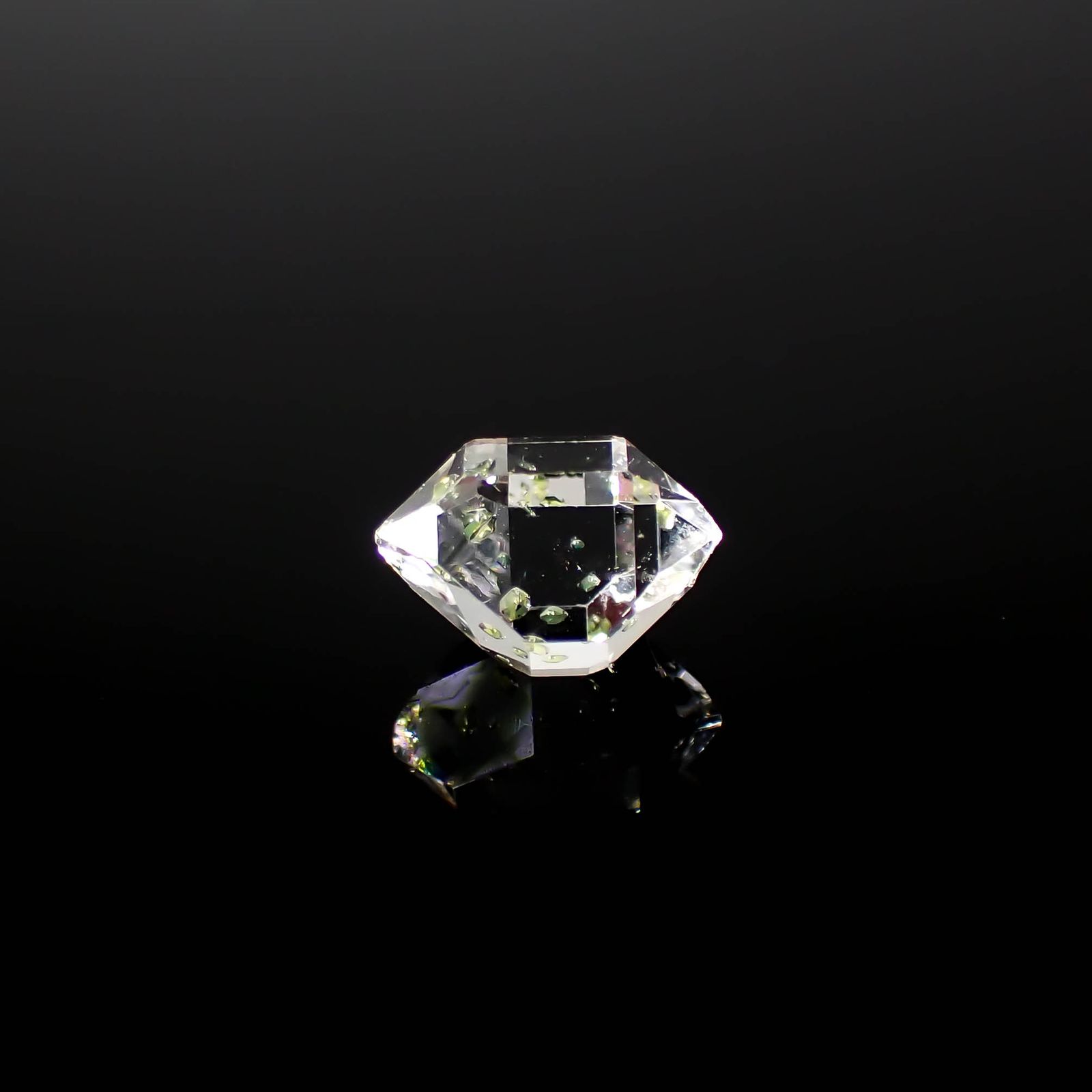 オイルインクォーツ原石 パキスタン産 1.81ct[240828668]9.4x6.5mm前後