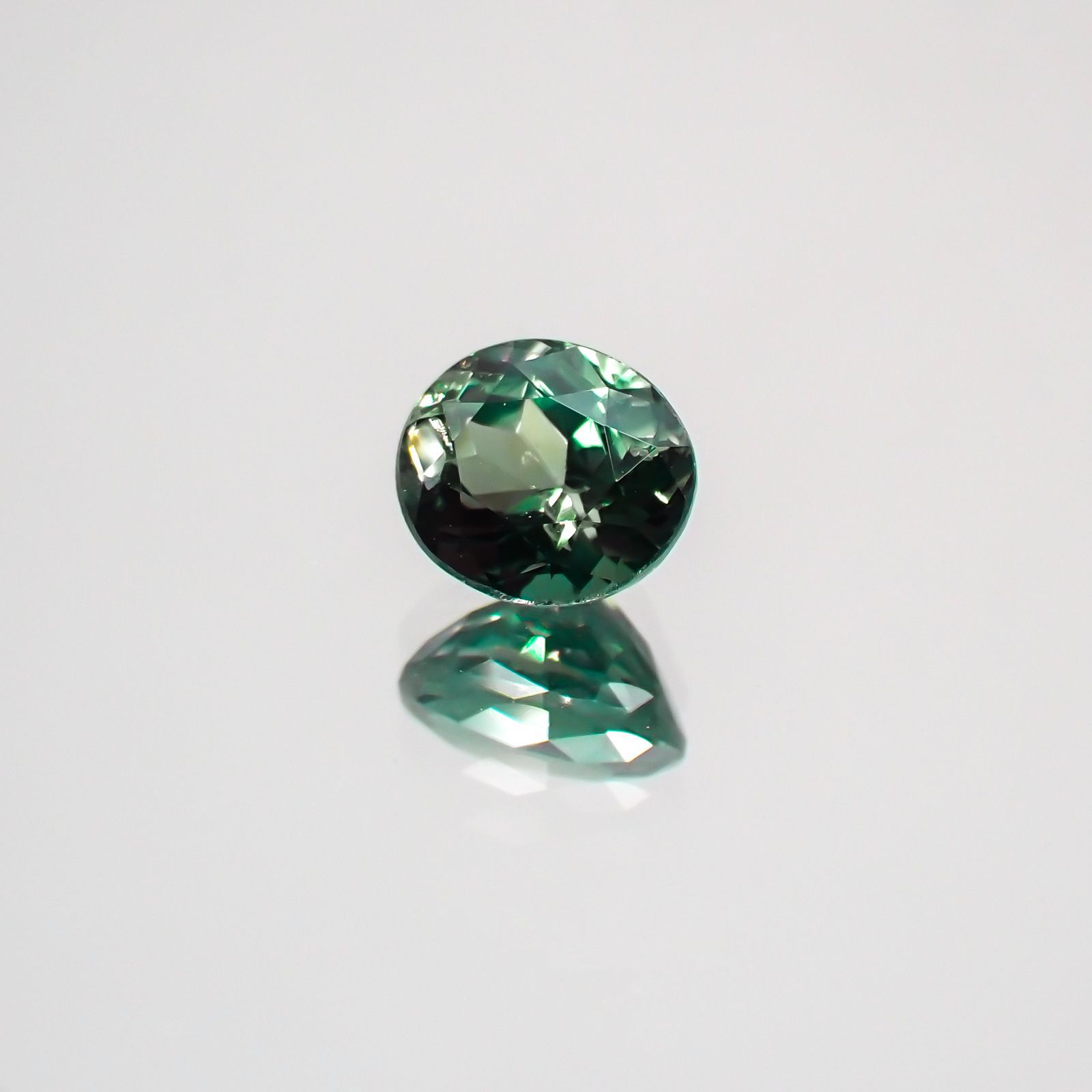 アレキサンドライト ブラジル産 ルース 0.58ct[210310315]5.1×4.4mm前後